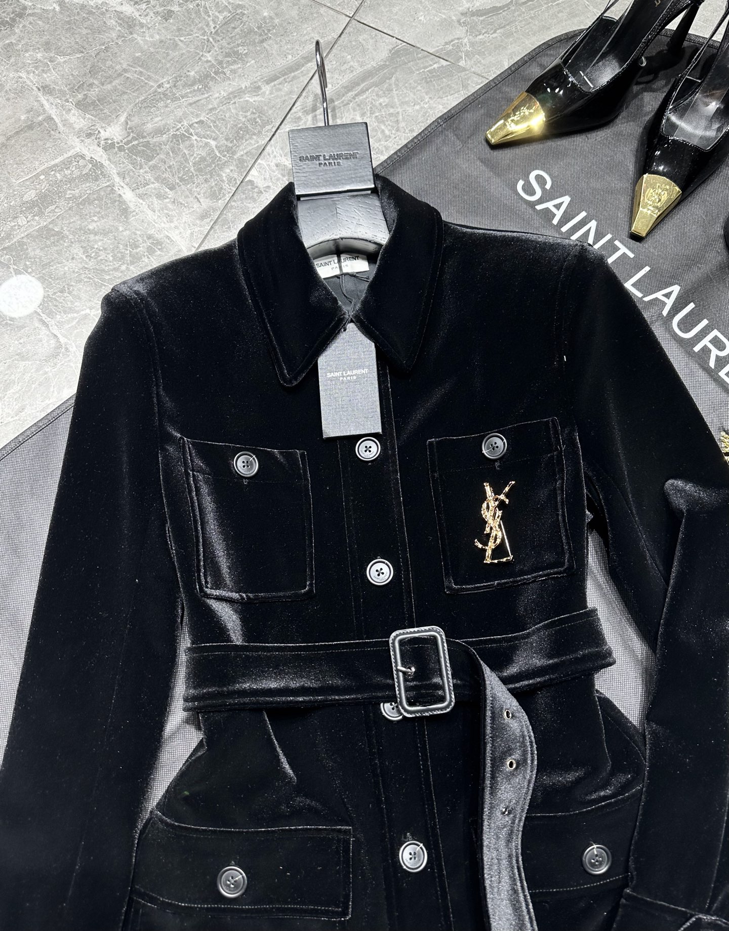 “New Fall and Winter Velvet Collection with Dresses, Bags, Suits, and Accessories” - 图片 2