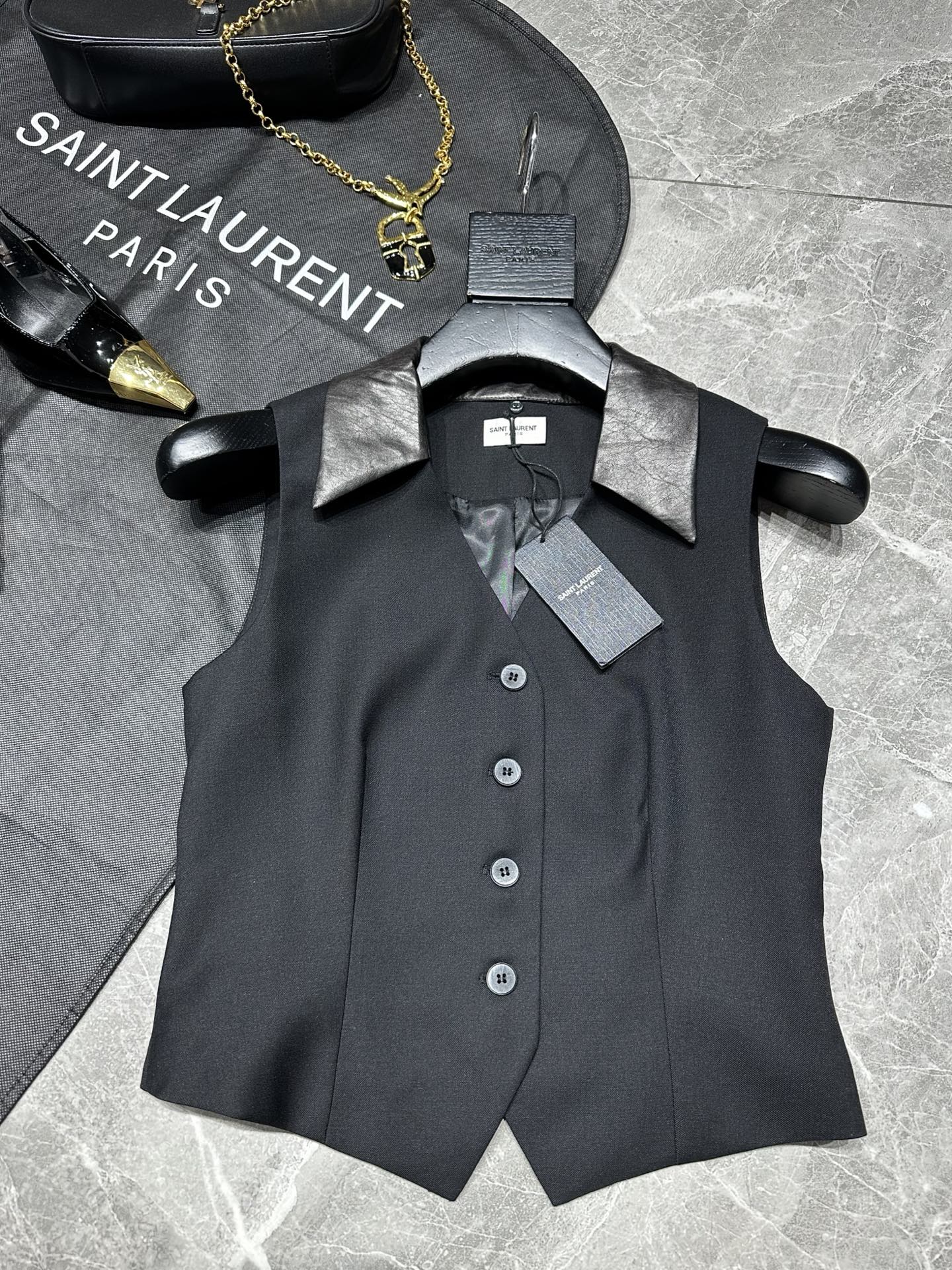 Title: Saint Laurent 2025 Women’s Suit Pack Summary Summary: Saint Laurent 2025 women’s suit pack features leather-collar vests in classic, versatile designs for work or dates.