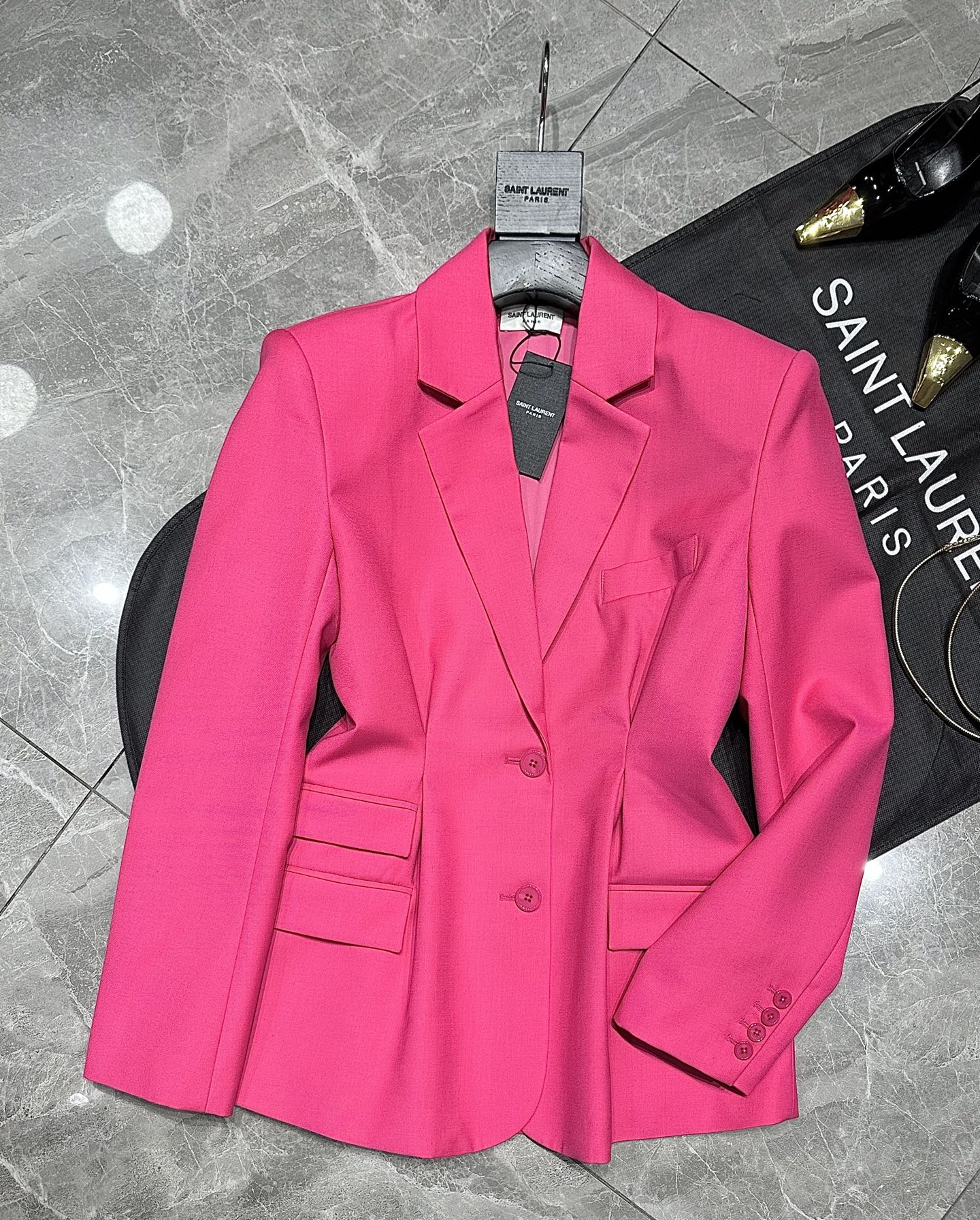 “SAINT LAUREN*** P1200 Winter Series Suit: Elegant, Stylish, and Unique Design” - 图片 1