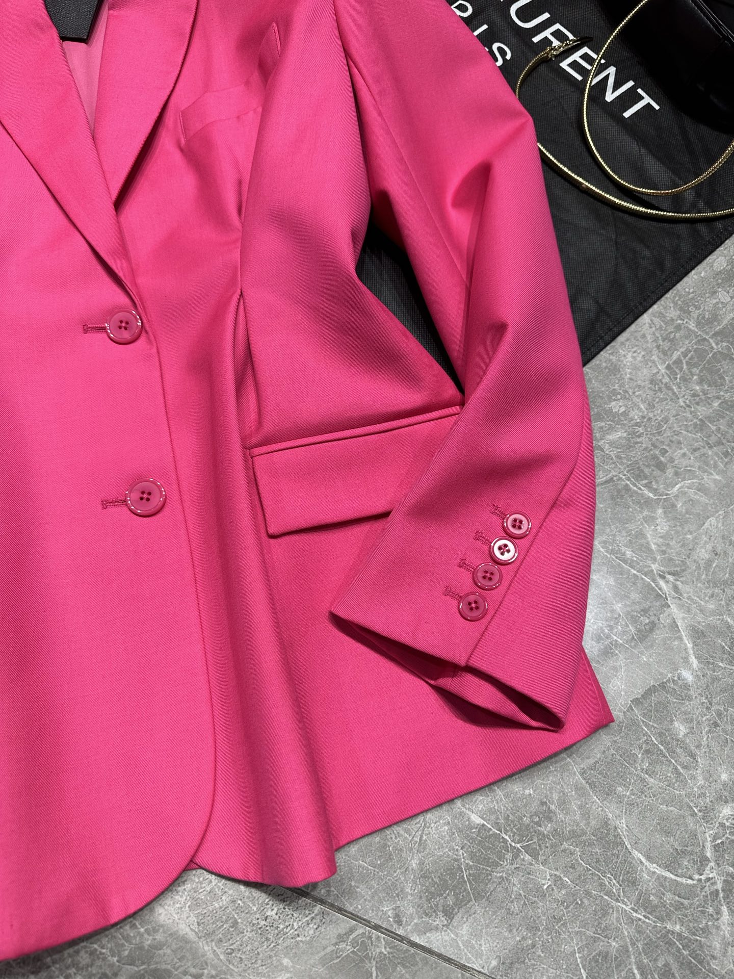 “SAINT LAUREN*** P1200 Winter Series Suit: Elegant, Stylish, and Unique Design” - 图片 6
