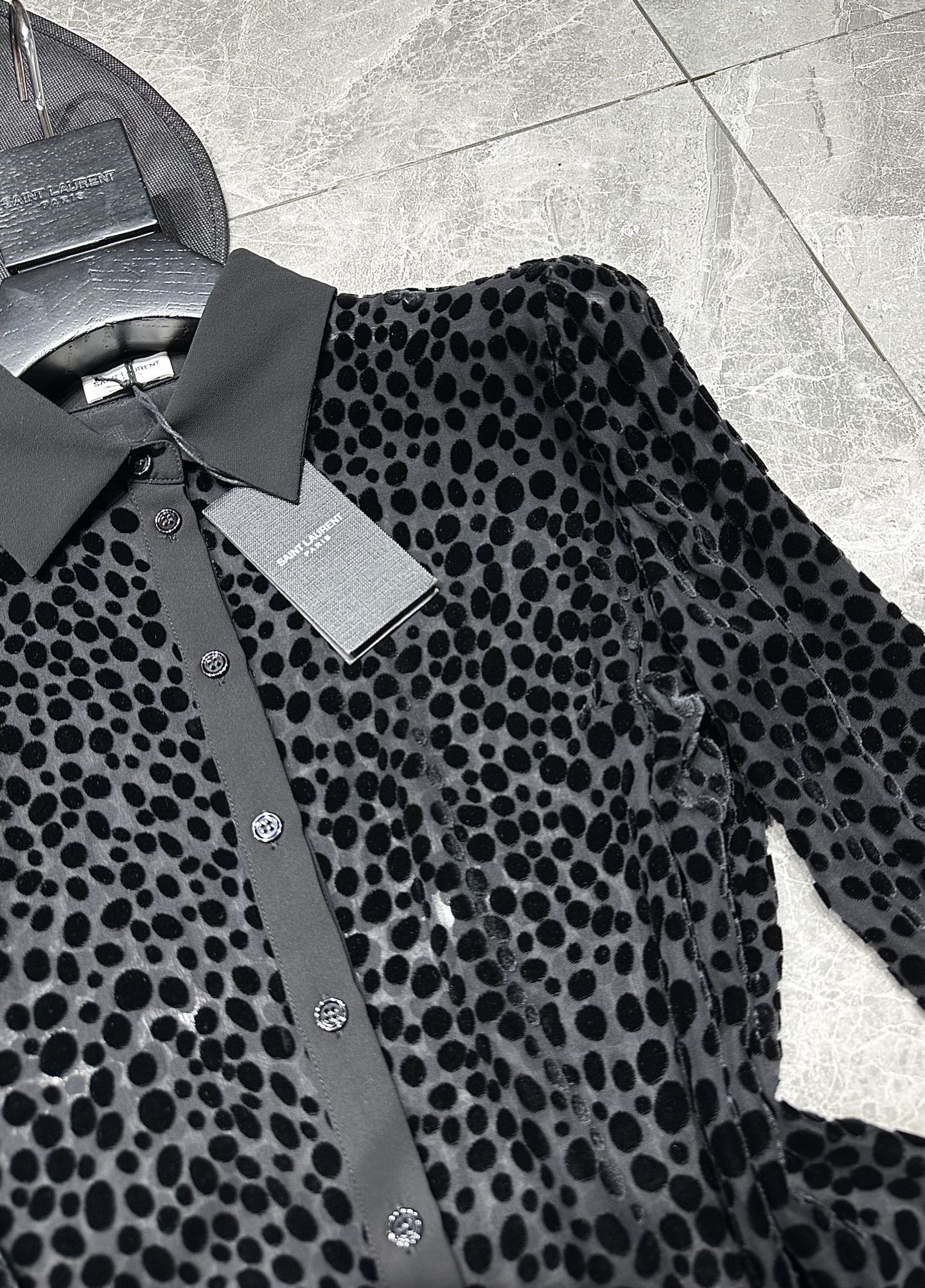 “Original Velvet Dress from Saint Laurent 25 Fall Series: Luxurious, Sweet, Romantic, and Unique Flower-Burning Design” - 图片 3