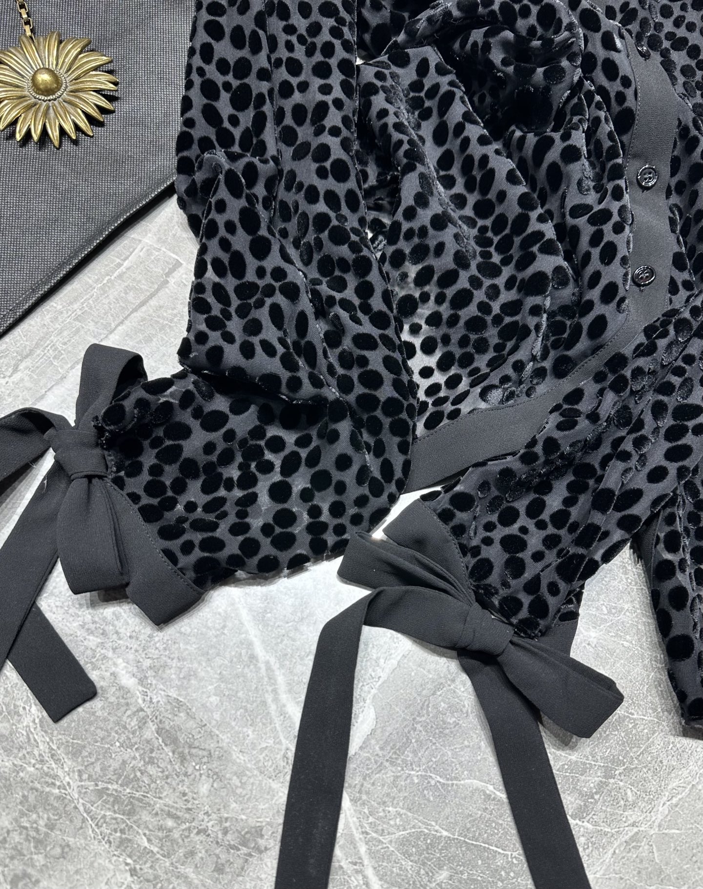 “Original Velvet Dress from Saint Laurent 25 Fall Series: Luxurious, Sweet, Romantic, and Unique Flower-Burning Design” - 图片 8