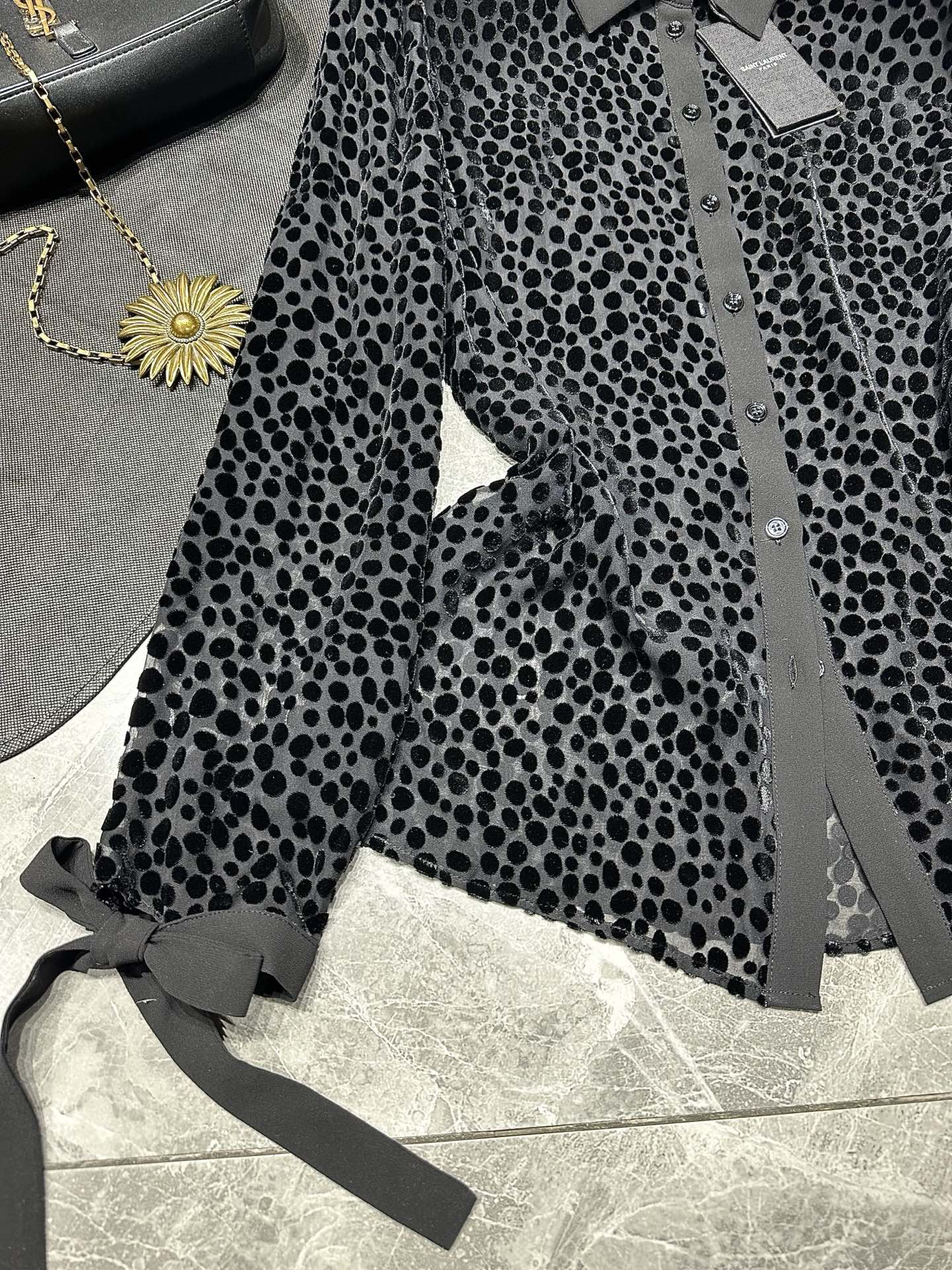 “Original Velvet Dress from Saint Laurent 25 Fall Series: Luxurious, Sweet, Romantic, and Unique Flower-Burning Design” - 图片 5