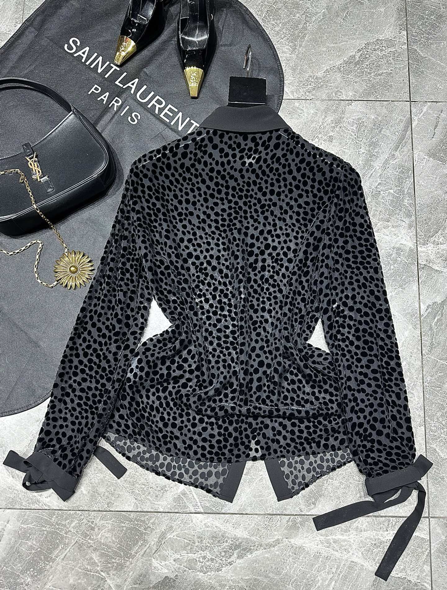 “Original Velvet Dress from Saint Laurent 25 Fall Series: Luxurious, Sweet, Romantic, and Unique Flower-Burning Design” - 图片 9