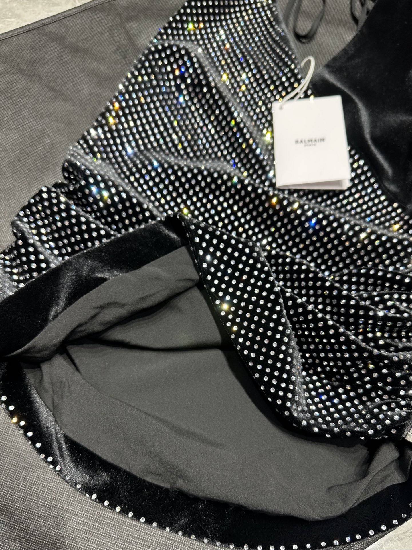 “Exclusive BALMAI 25 Fall and Winter Female Dress with Velvet Veste and Tweed Details” - 图片 5