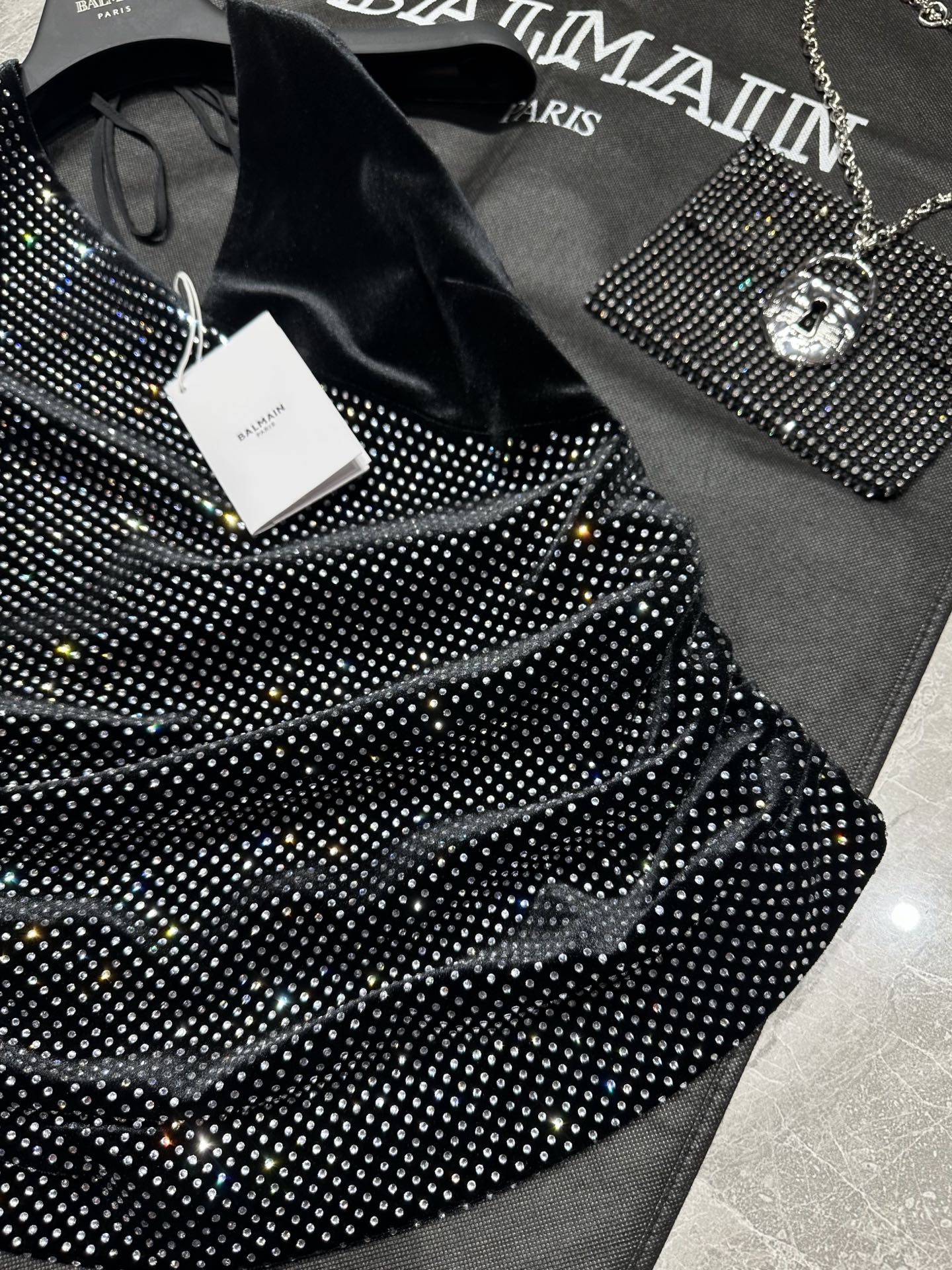 “Exclusive BALMAI 25 Fall and Winter Female Dress with Velvet Veste and Tweed Details” - 图片 4