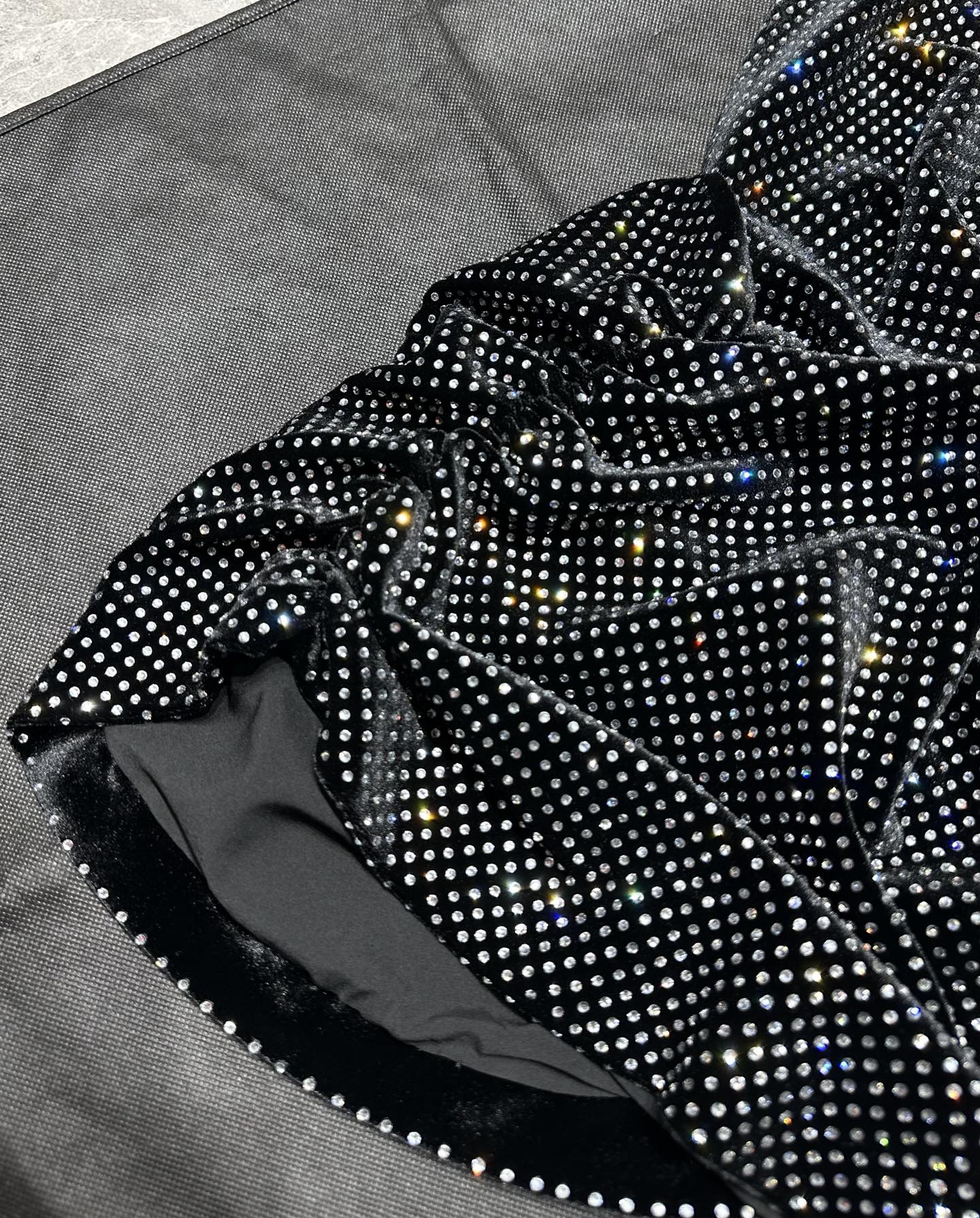 “Exclusive BALMAI 25 Fall and Winter Female Dress with Velvet Veste and Tweed Details” - 图片 9