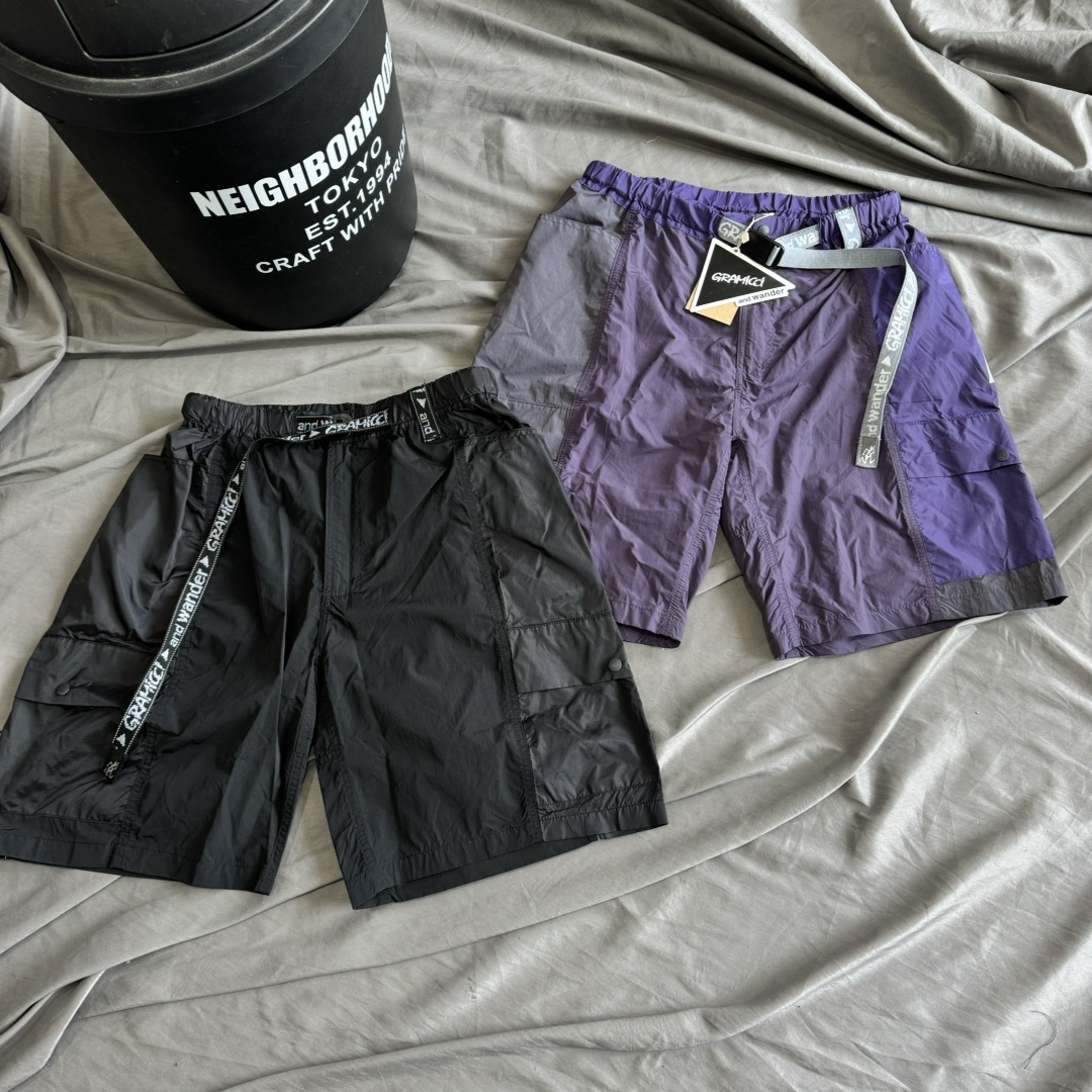 P120
AND WANDER 联名GRAMICCI防泼水运动机能短裤。
S 腰围72.裤长50.臀围112.
M腰围76 裤长52 臀围116
L腰围80 裤长54 臀围120
Xl腰围84 裤长56 臀围124