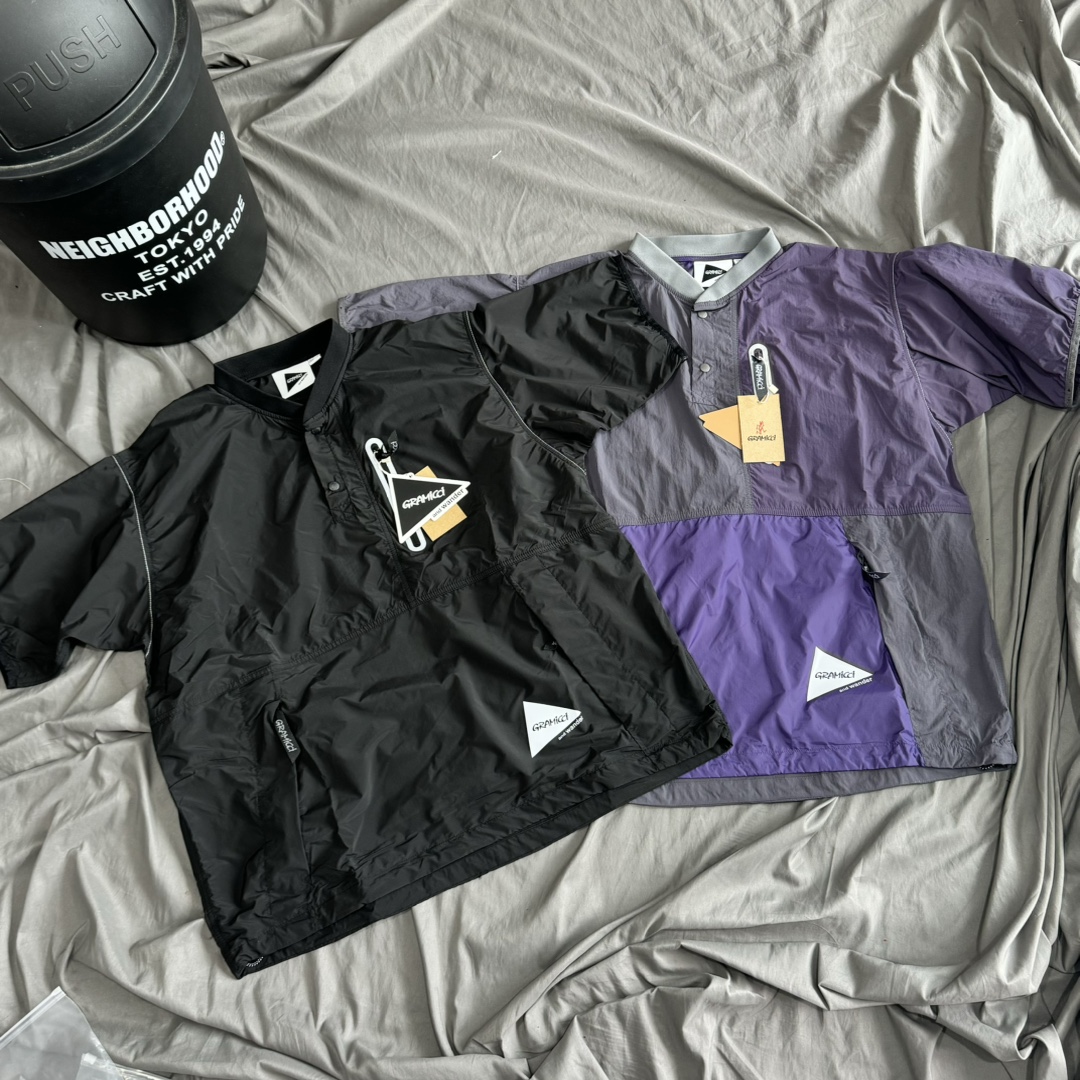 P130。
AND WANDER 联名GRAMICCI反光三角防泼水运动机能上衣。
S 胸围120 肩宽49 衣长67
M胸围124 肩宽50 衣长69
L胸围128 肩宽51 衣长71
Xl 胸围132 肩宽52 衣长73