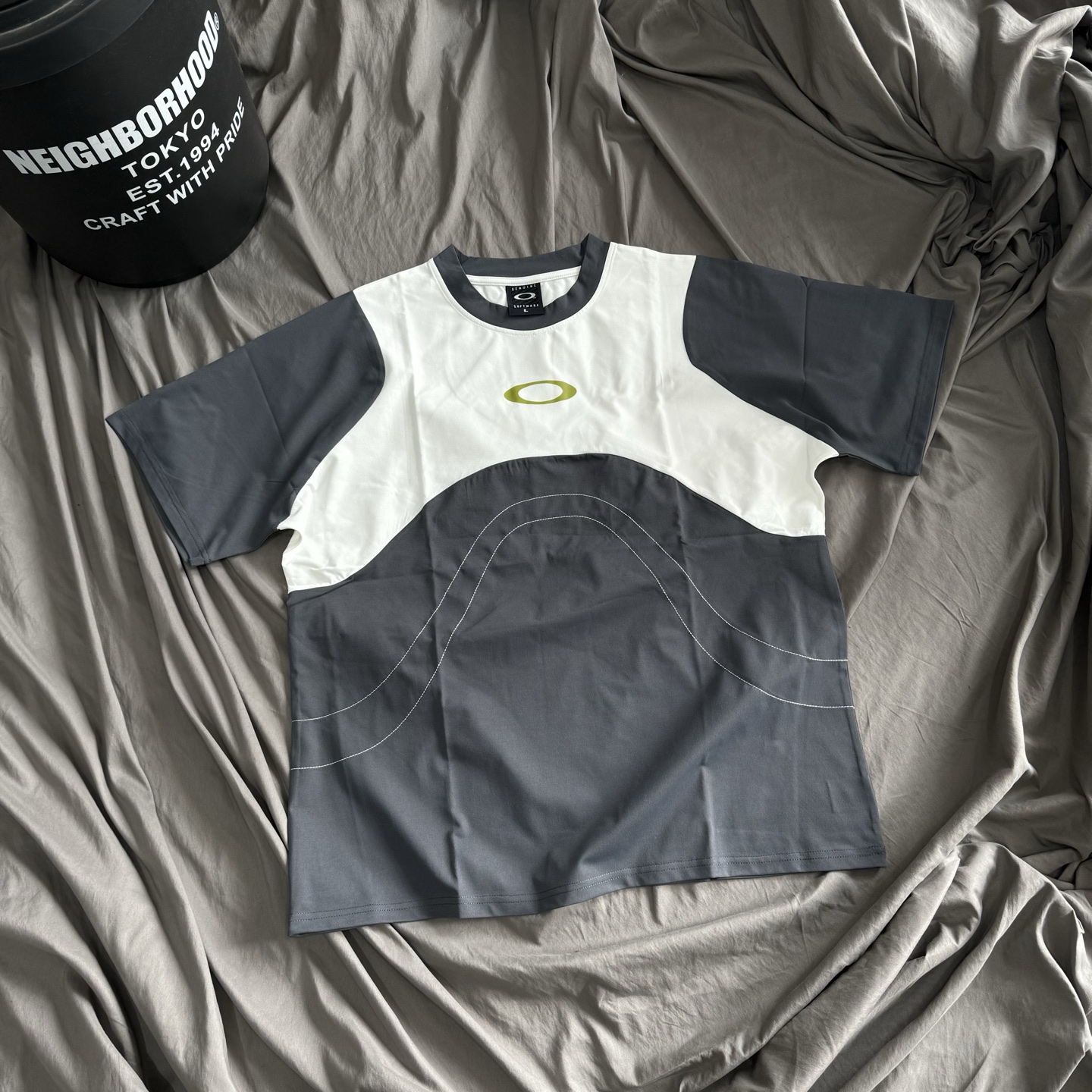 P80
OAKLEY欧克利复古款明线拼接运动短袖t恤。
M衣长74 胸围120
L衣长76 胸围124
XL衣长78 胸围128