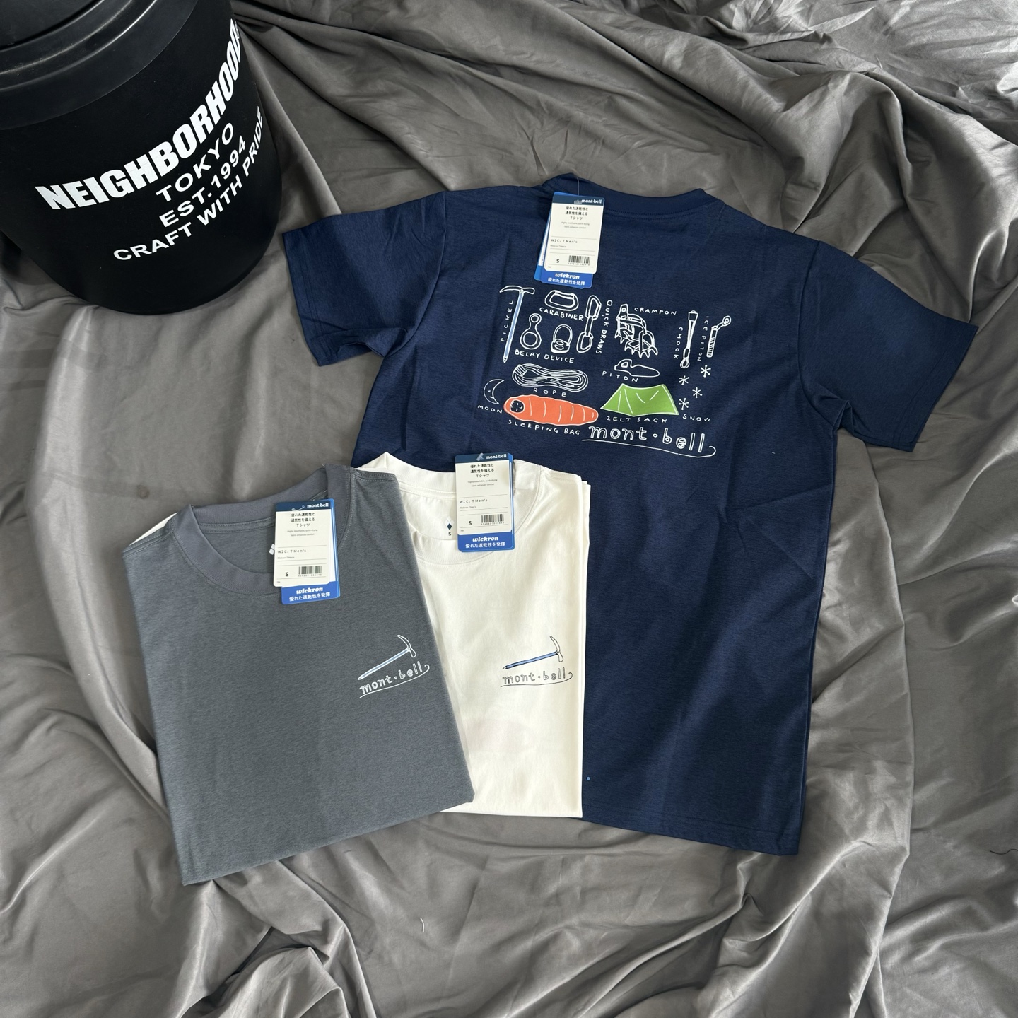 P90
MONTBELL美山户外露营锤子印花速干短袖t恤。
S胸围106 肩宽44衣长69
M 胸围110 肩宽46衣长71
L胸围114 肩宽48衣长73
XL胸围118 肩宽50衣长75