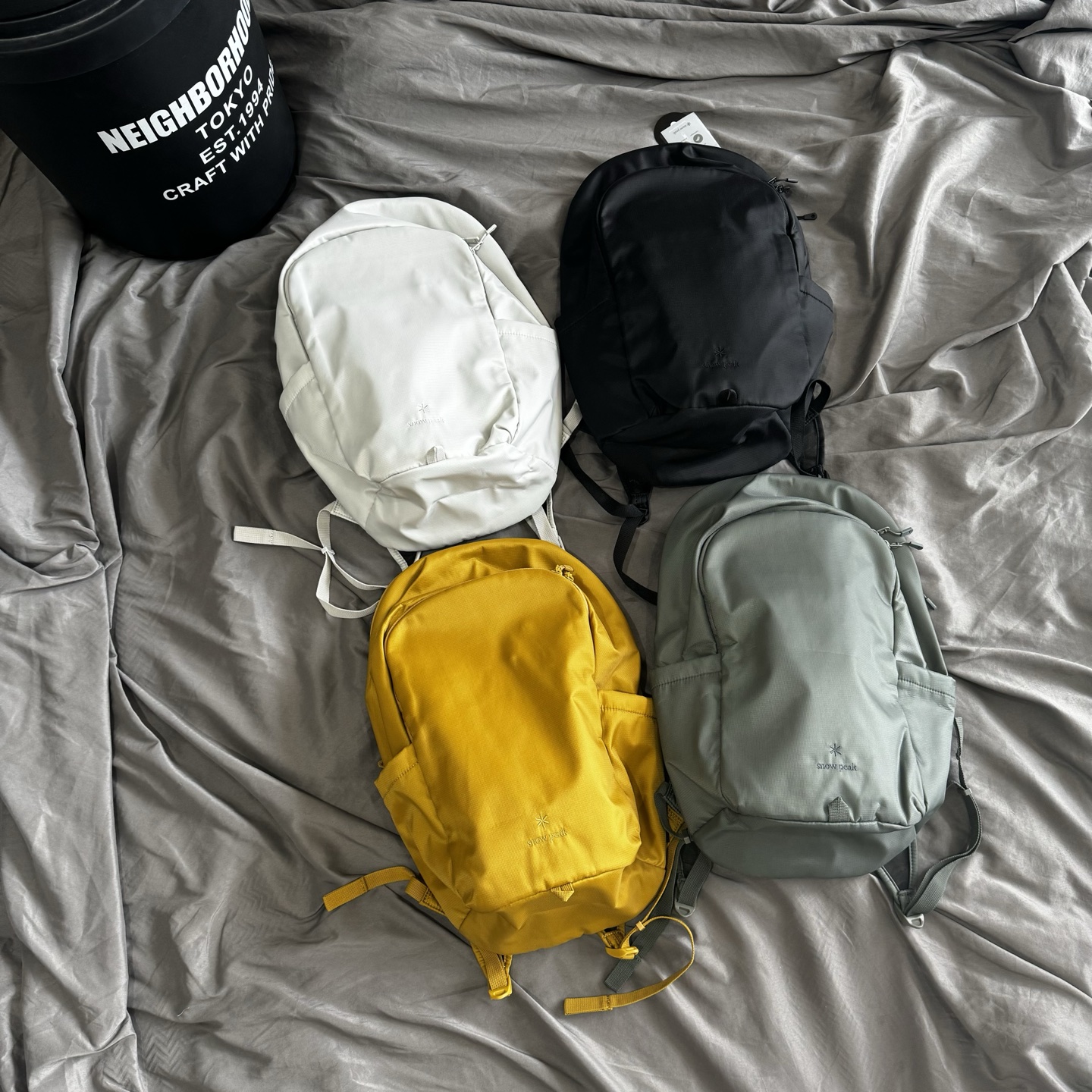 韩版原版雪峰SnowPeak 户外轻盈双肩包,15L轻量级,有电脑夹层. 尺寸:28 *13 *42cm