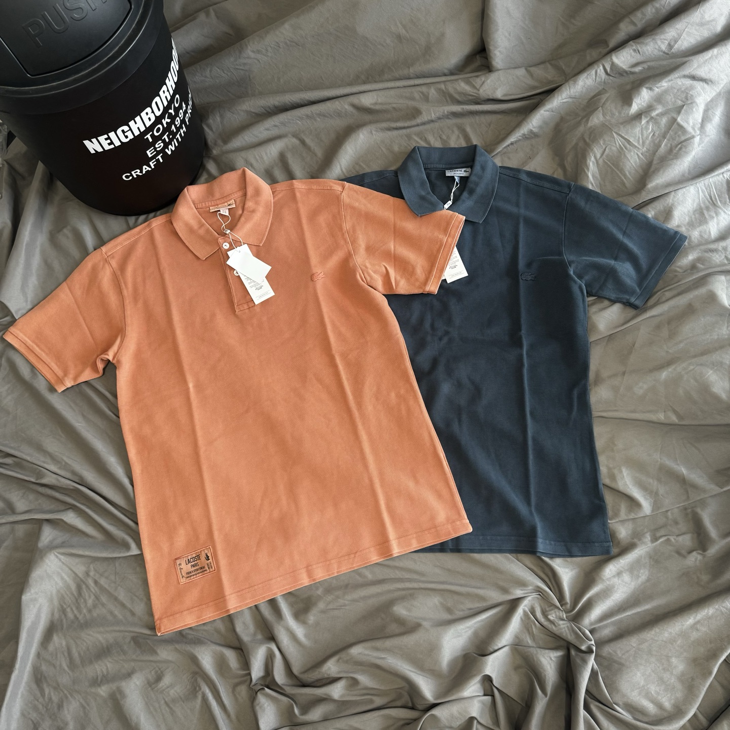 P110
Lacoste 25ss 东京限定复古水洗鳄鱼小标短袖Polo衫
尺码 胸围 衣长 袖长 肩宽
S 53 71.5 22.5 46
M 55 73.5 23.5 47.5
L 57 75.5 24.5 49
XL 59 77.5 25.5 50.5