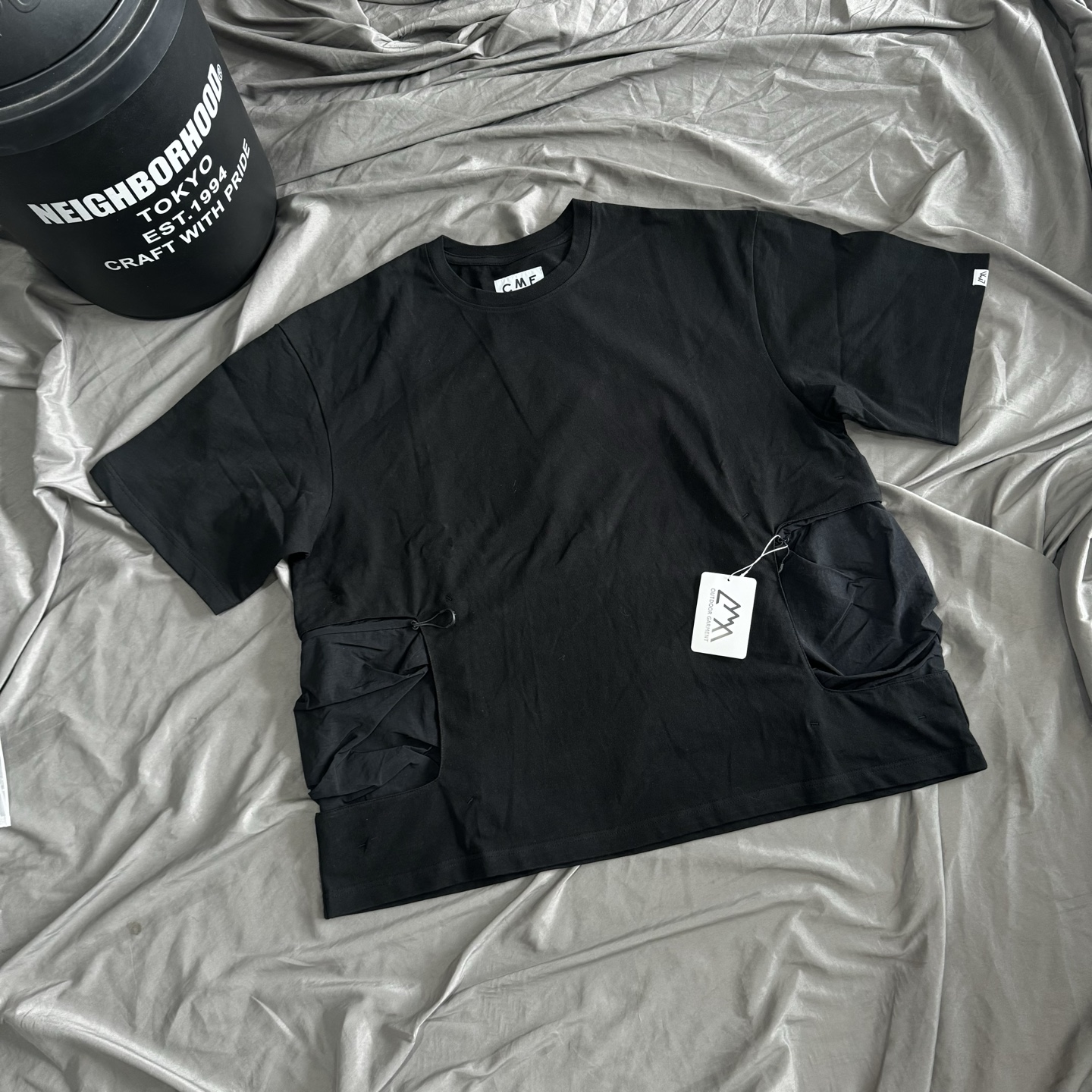 P170
CMF OUTDOOR日系重磅大口袋机能阔版短袖t恤。
尺码 M L XL
M 胸围126 肩宽58 衣长73
L 胸围132 肩宽60 衣长75
XL 胸围138 肩宽62 衣长77