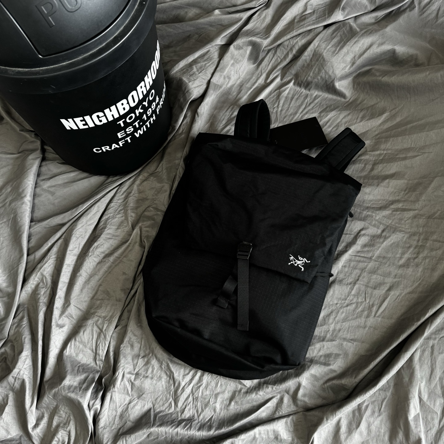 P220 始祖鸟20L 户外防水双肩包 尺寸：底长38*高52*包40cm，20L