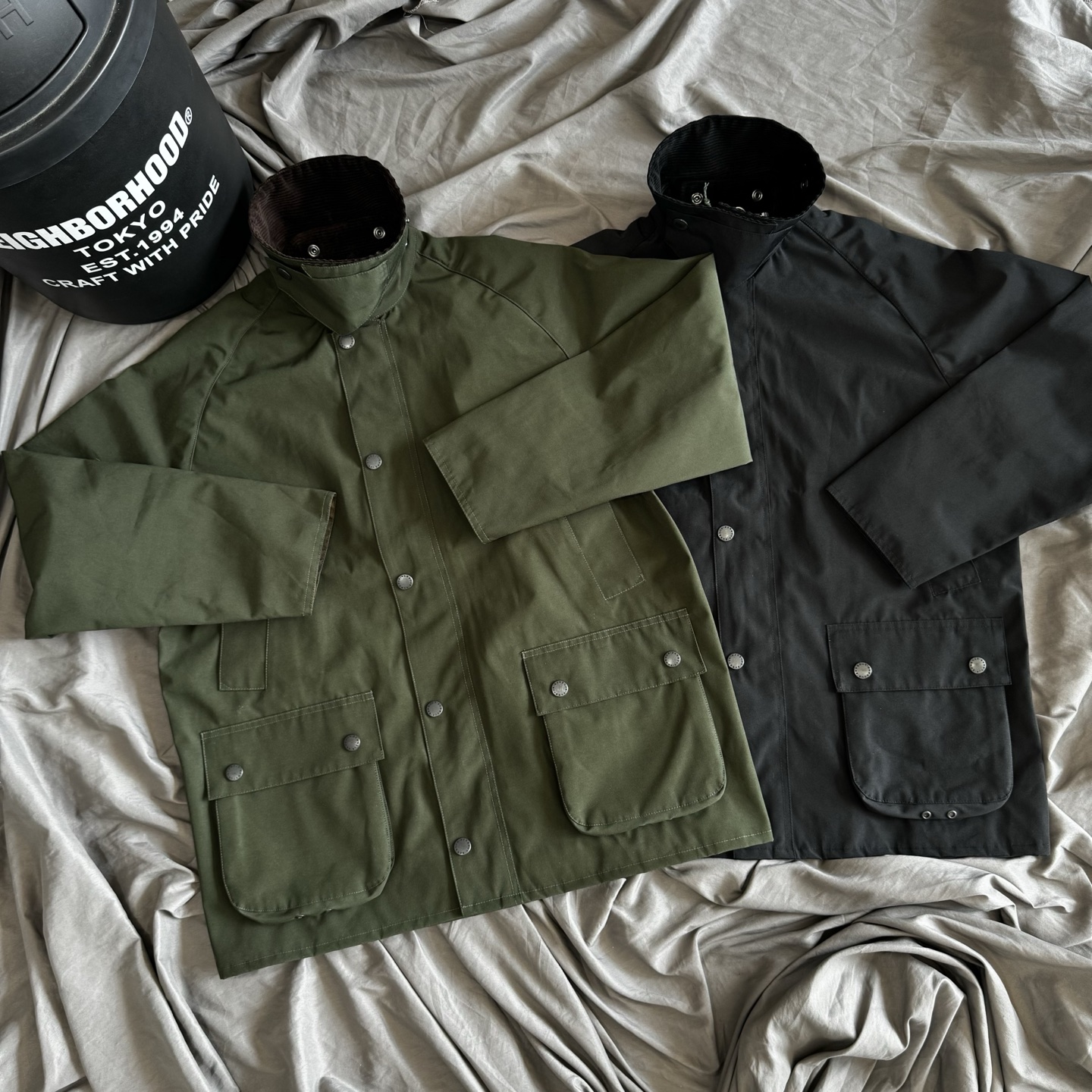 P410
孙俪同款 BEAMS×Barbour Beadnell风衣猎装夹克外套。
36 胸围118 衣长74
38 胸围122 衣长76
40 胸围 126 衣长78
42 胸围130 衣长80