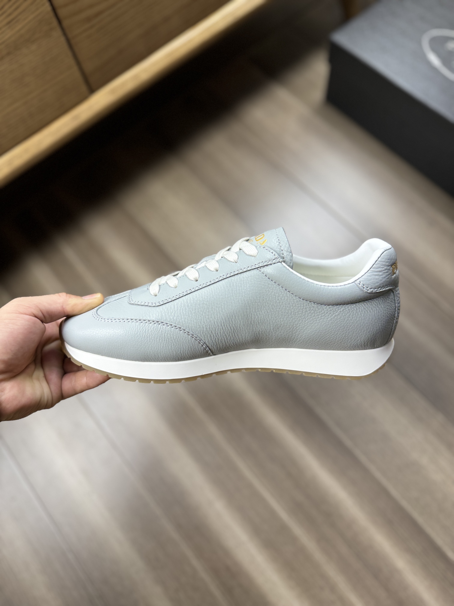 【 PRADA】Prada P370-Calidad de gama alta Original única- Parte superior: Piel de becerro de lucha, ci