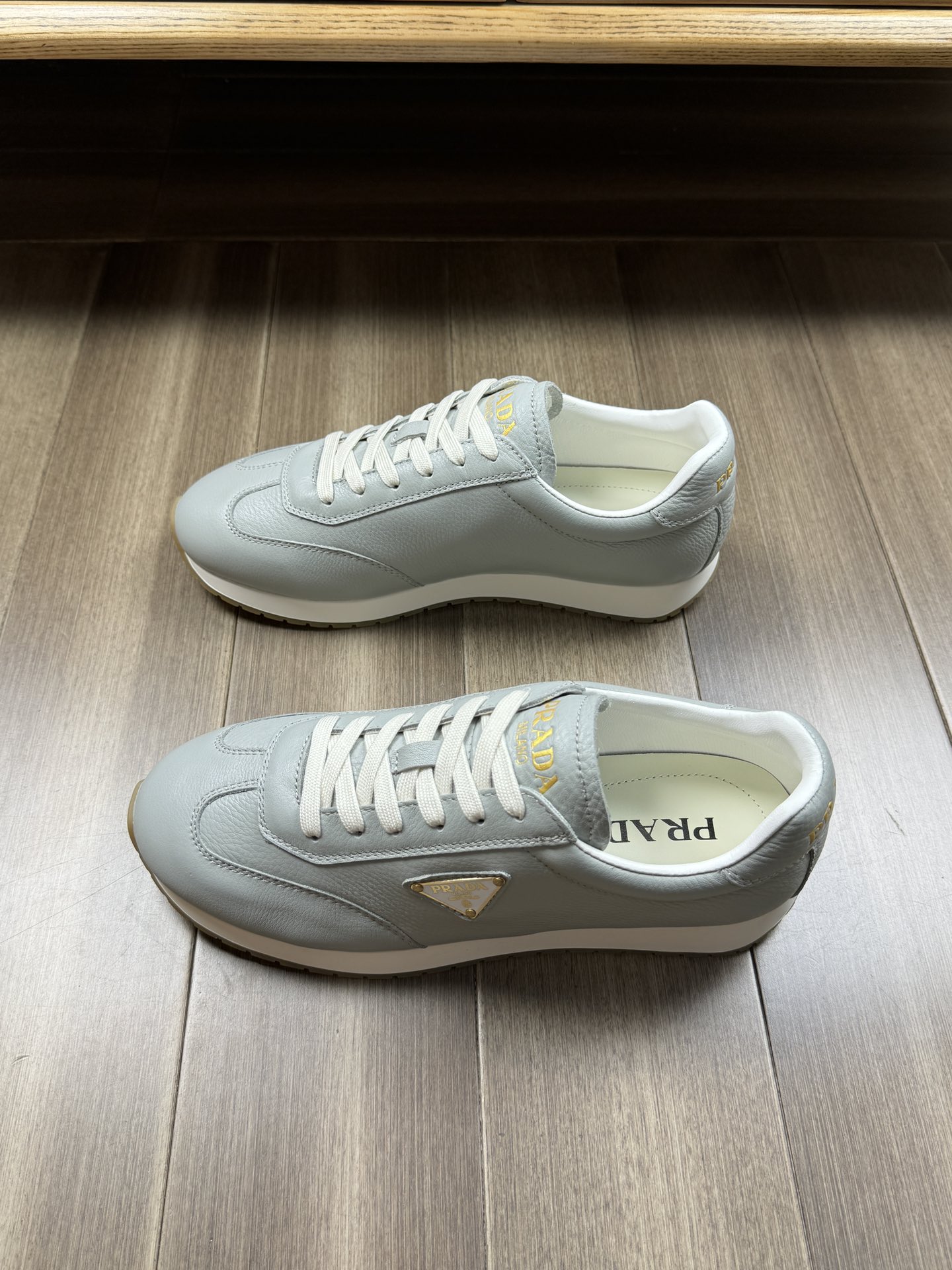 【 PRADA】Prada P370-Calidad de gama alta Original única- Parte superior: Piel de becerro de lucha, ci