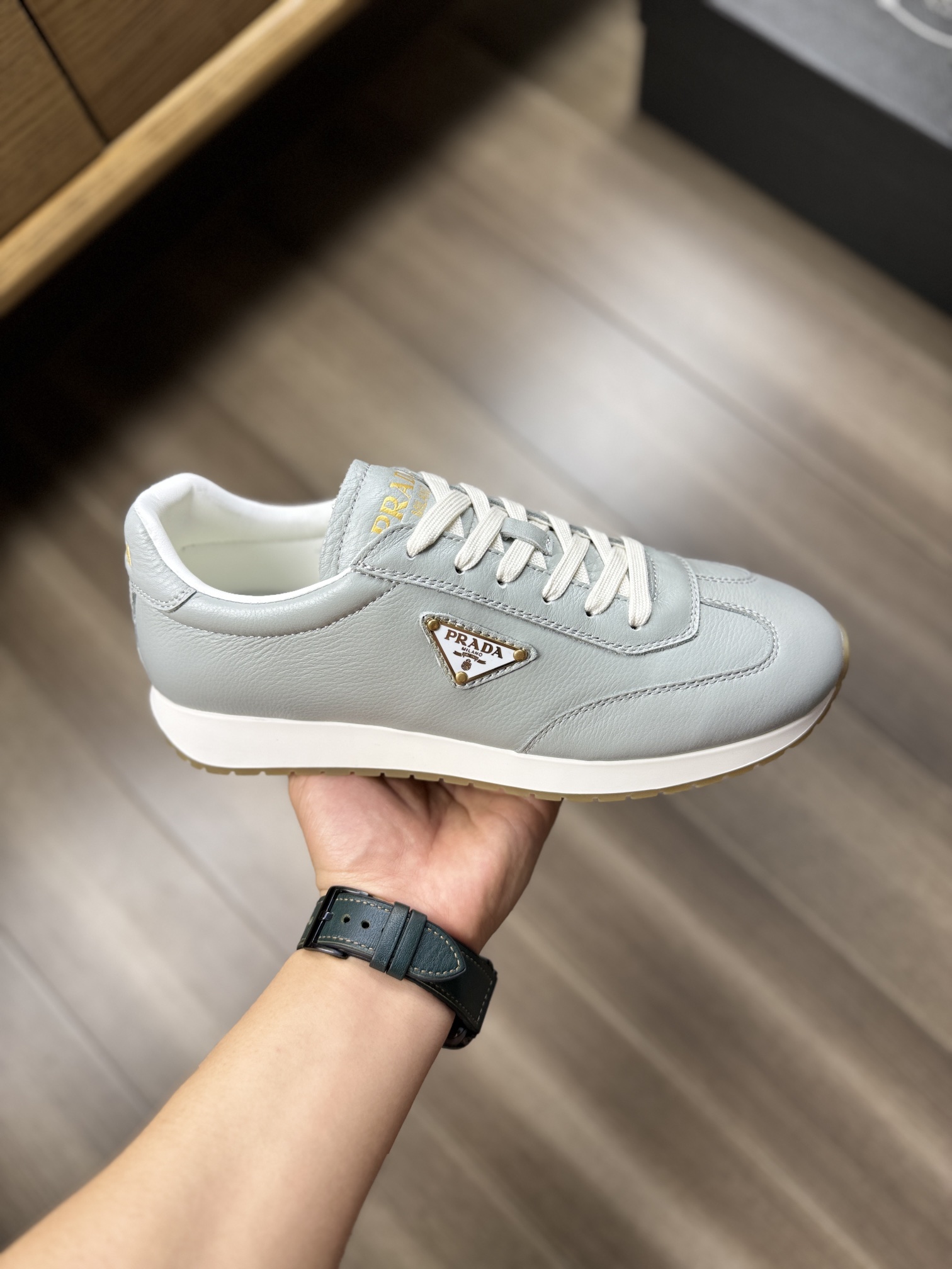 【 PRADA】Prada P370-Calidad de gama alta Original única- Parte superior: Piel de becerro de lucha, ci