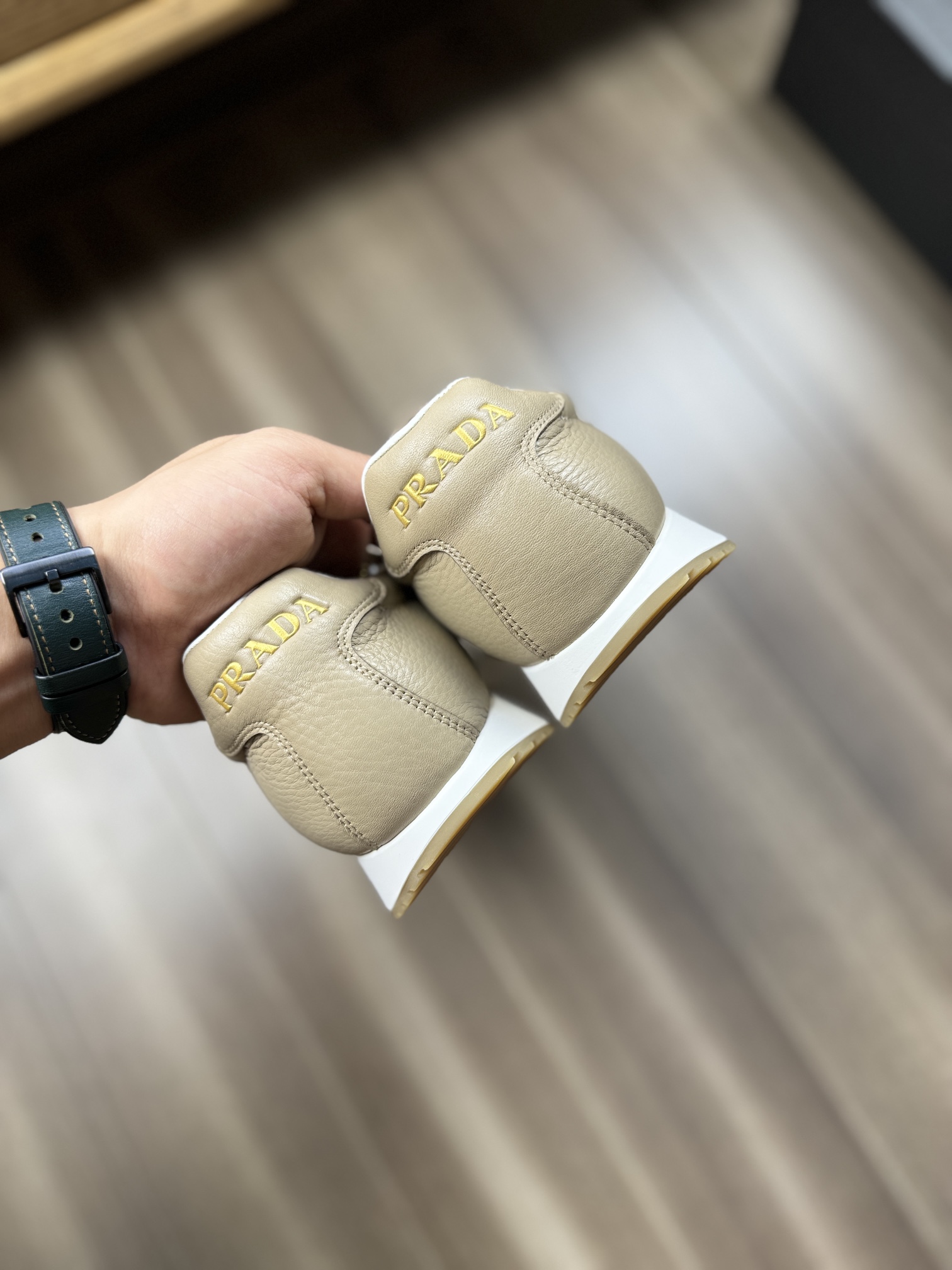 【 PRADA】Prada P370-Calidad de gama alta Original única- Parte superior: Piel de becerro de lucha, ci