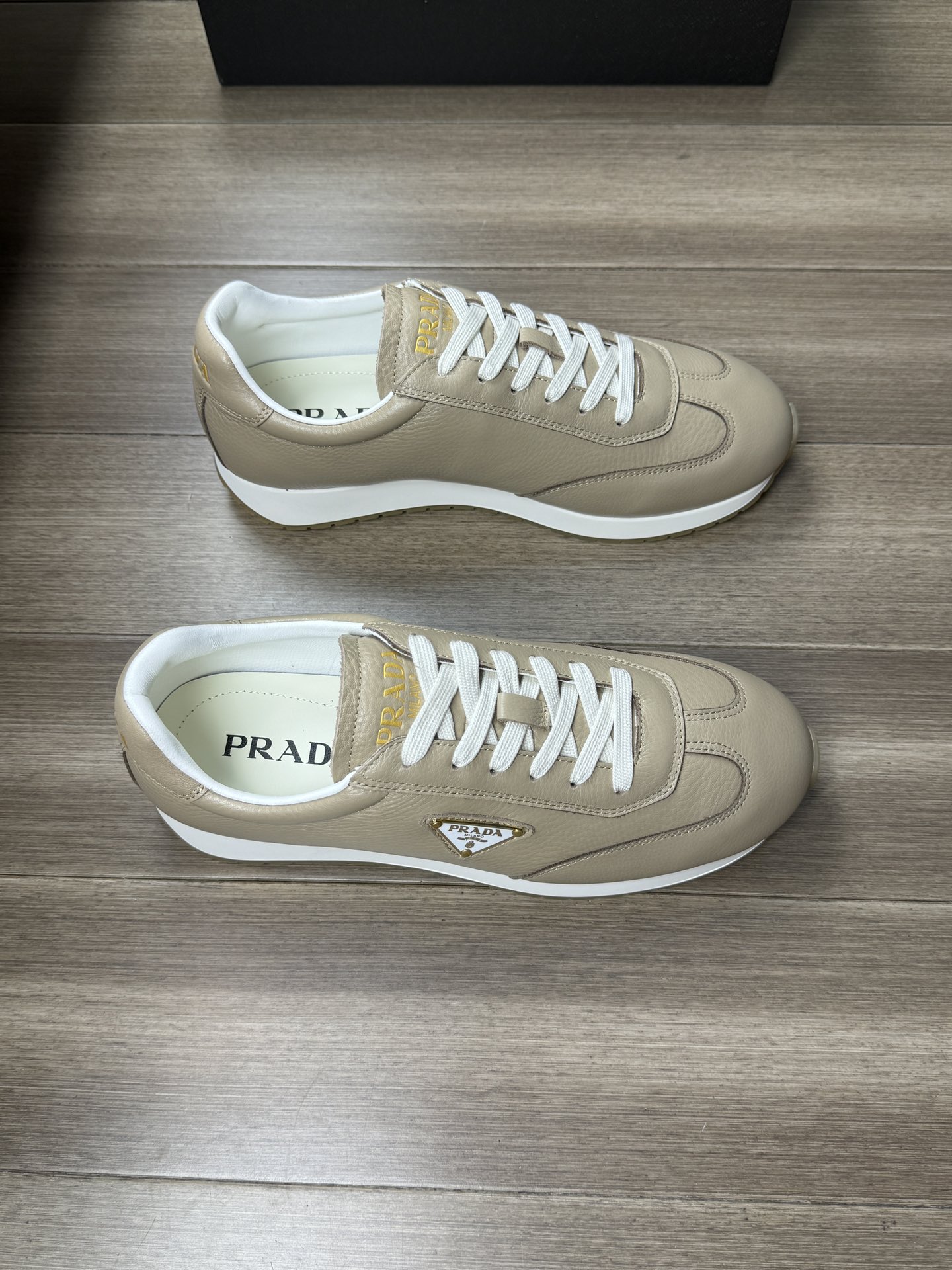 【 PRADA】Prada P370-Calidad de gama alta Original única- Parte superior: Piel de becerro de lucha, ci