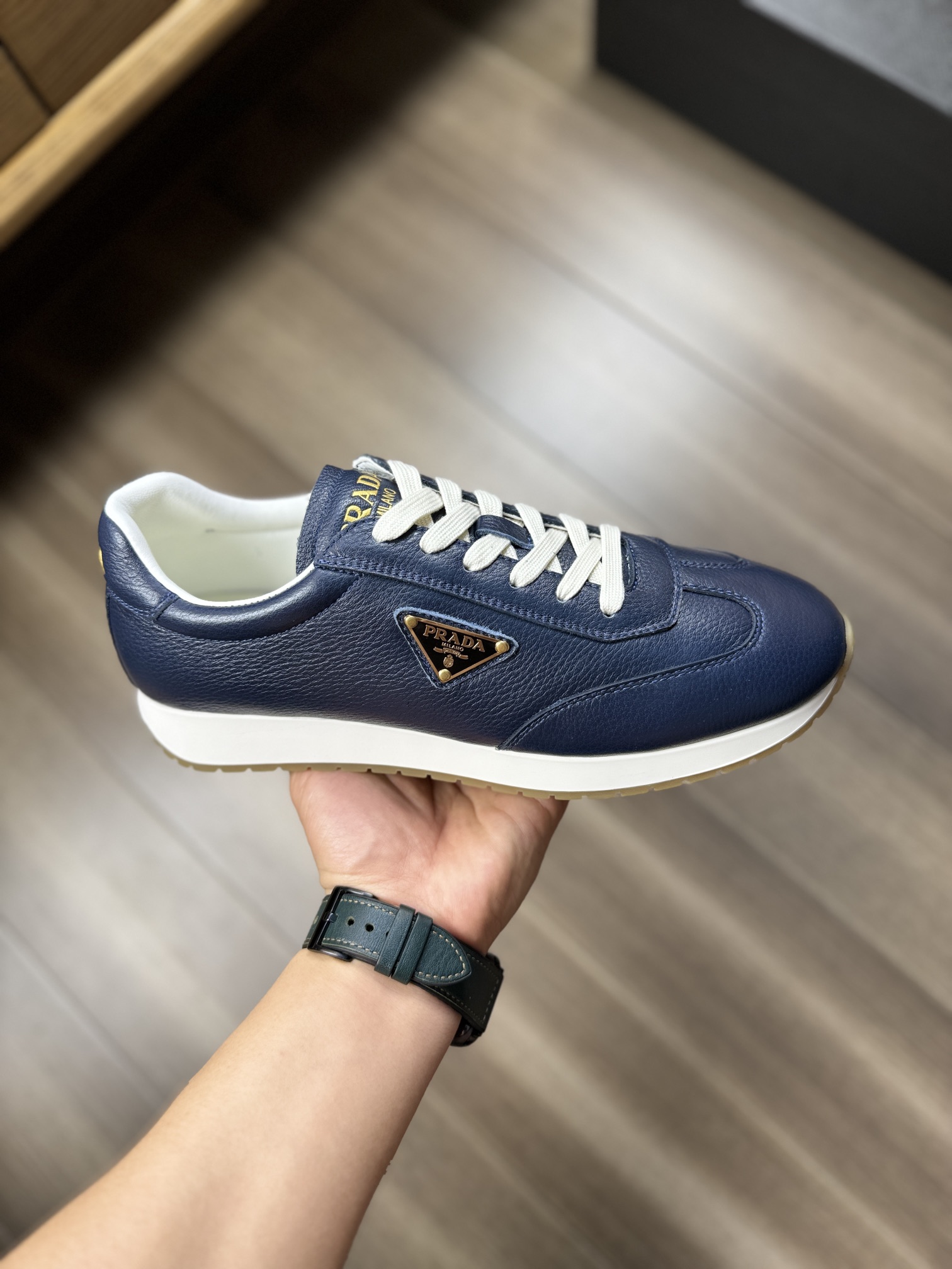 【 PRADA】Prada P370-Calidad de gama alta Original única- Parte superior: Piel de becerro de lucha, ci