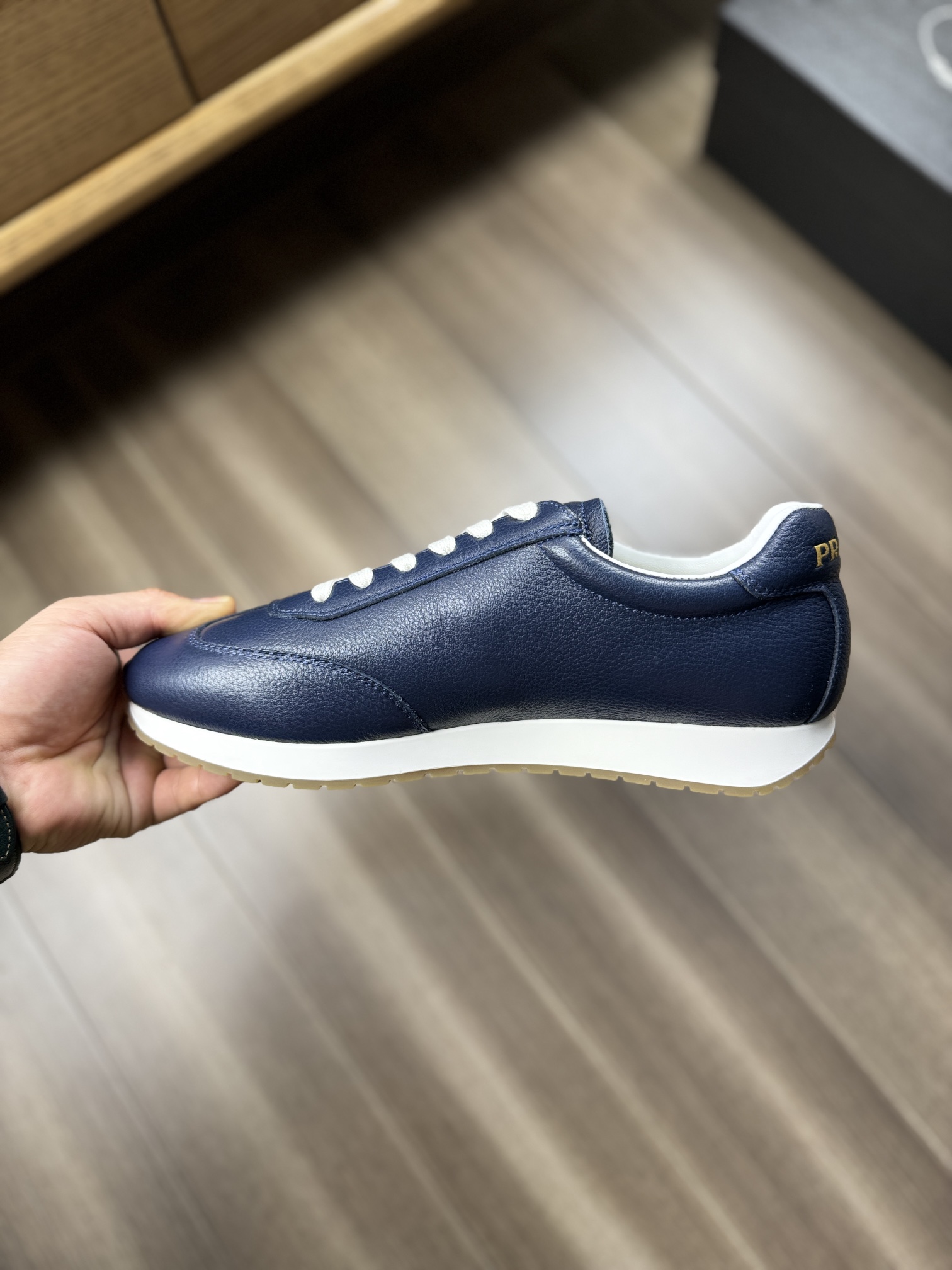【 PRADA】Prada P370-Calidad de gama alta Original única- Parte superior: Piel de becerro de lucha, ci