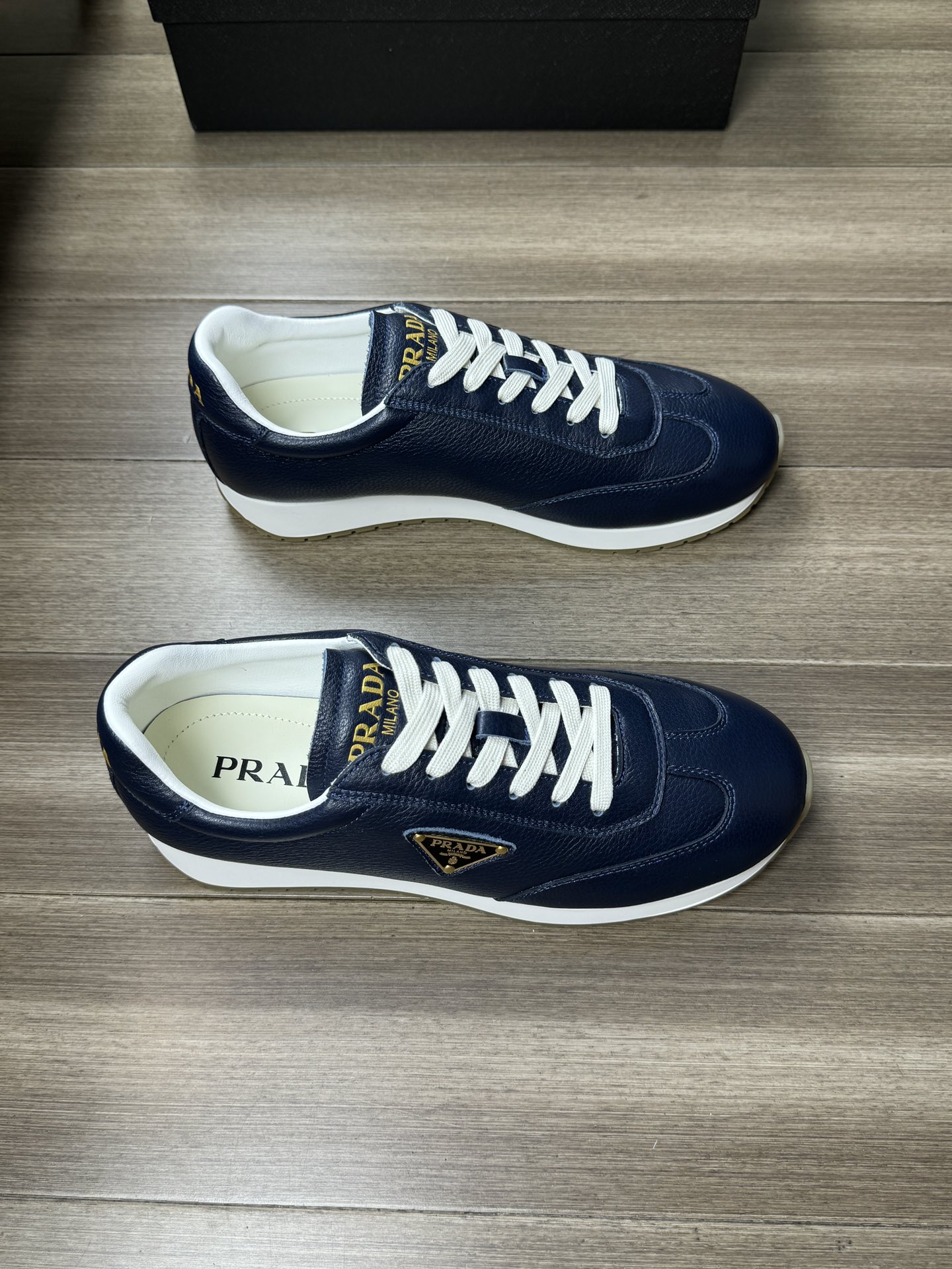 【 PRADA】Prada P370-Calidad de gama alta Original única- Parte superior: Piel de becerro de lucha, ci