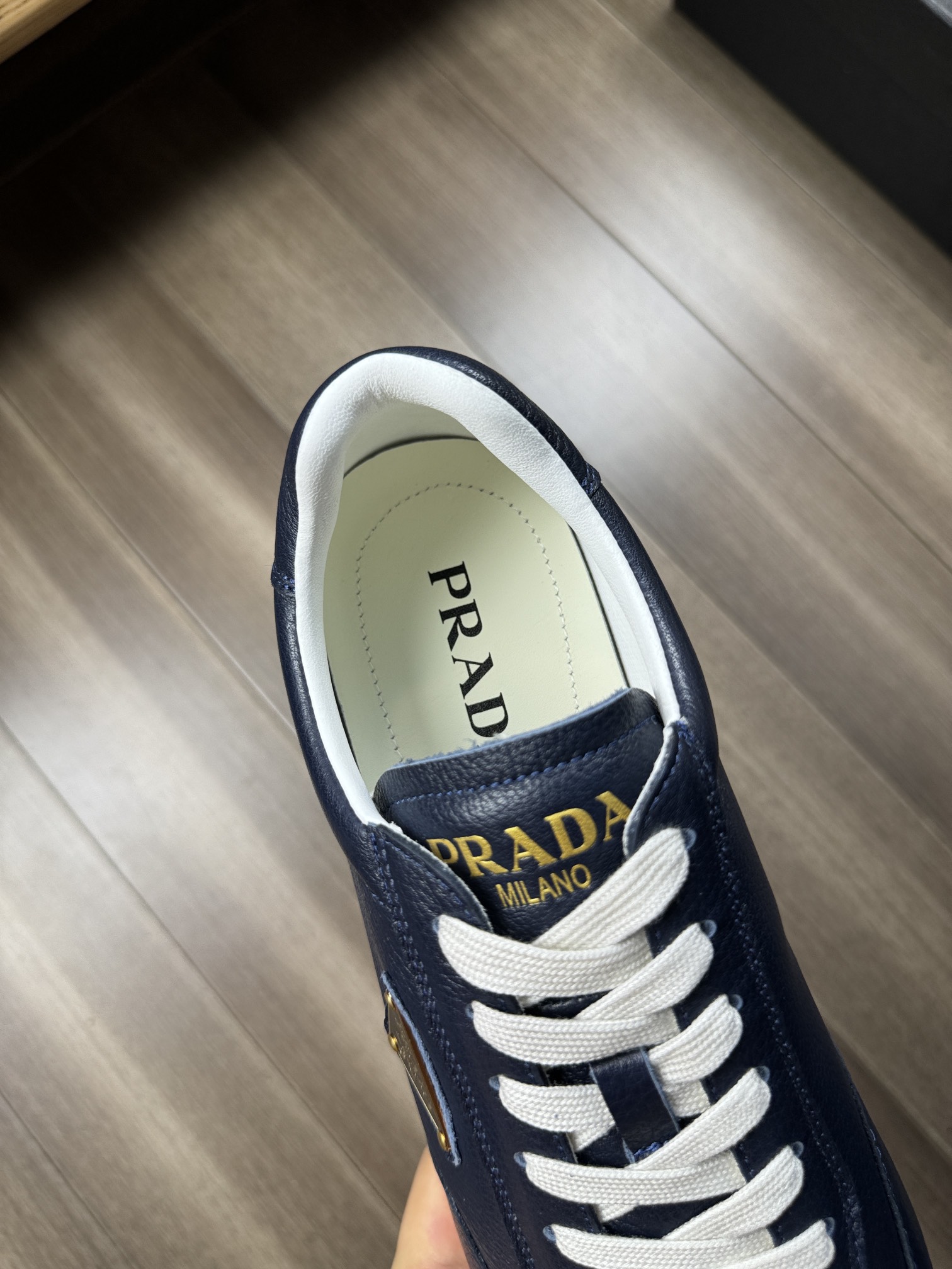 【 PRADA】Prada P370-Calidad de gama alta Original única- Parte superior: Piel de becerro de lucha, ci