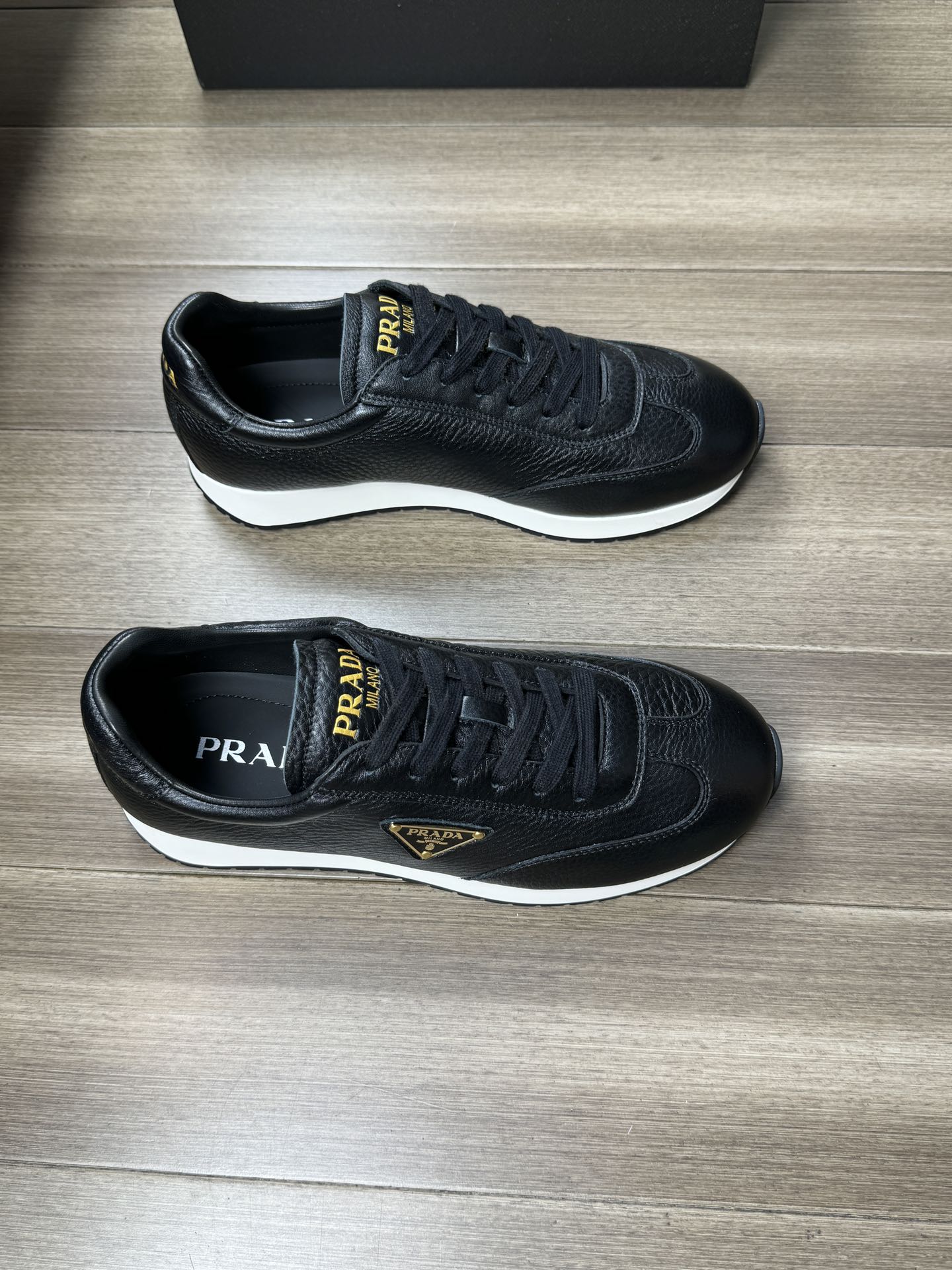 【 PRADA】Prada P370-Calidad de gama alta Original única- Parte superior: Piel de becerro de lucha, ci
