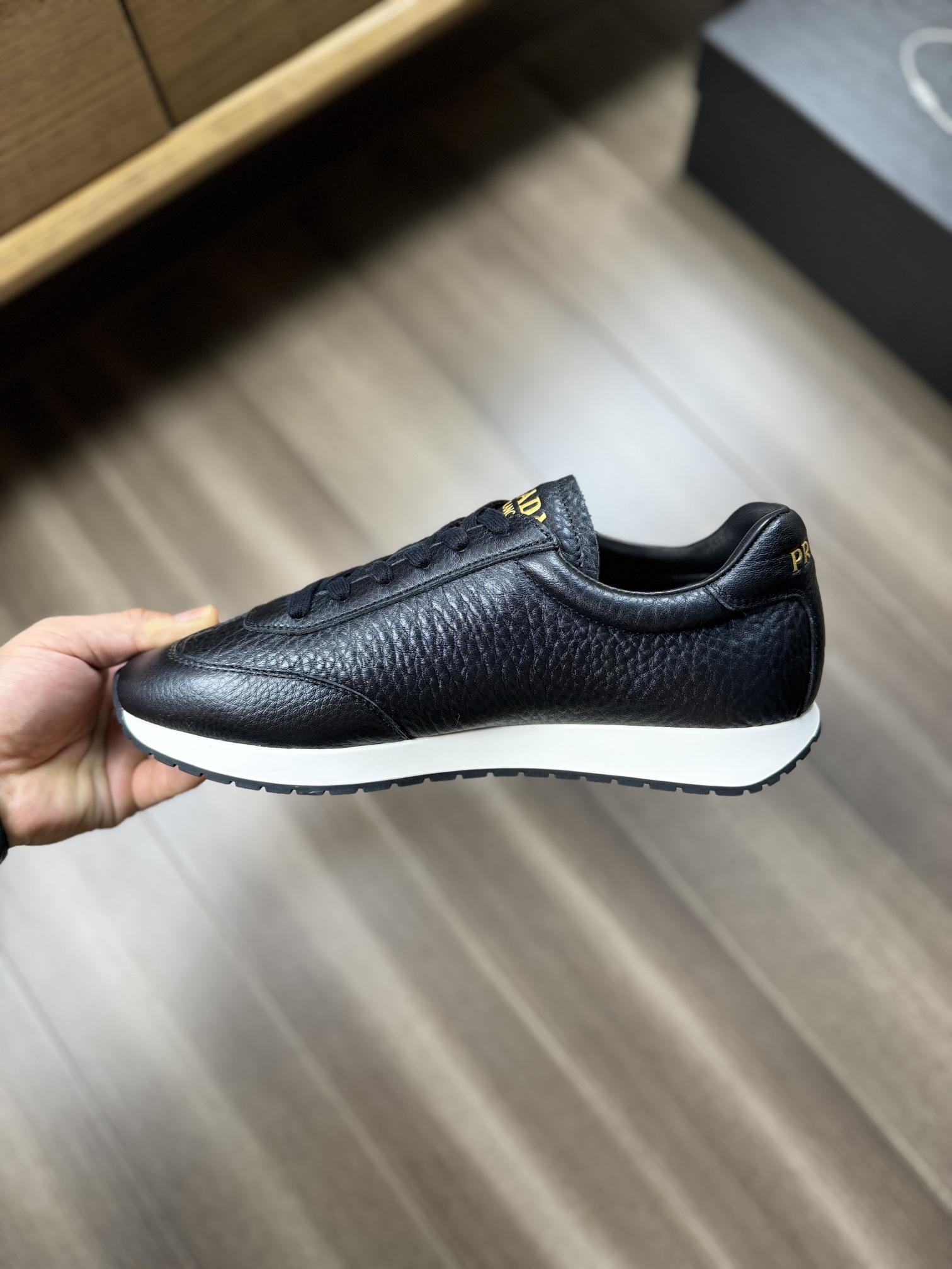 【 PRADA】Prada P370-Calidad de gama alta Original única- Parte superior: Piel de becerro de lucha, ci
