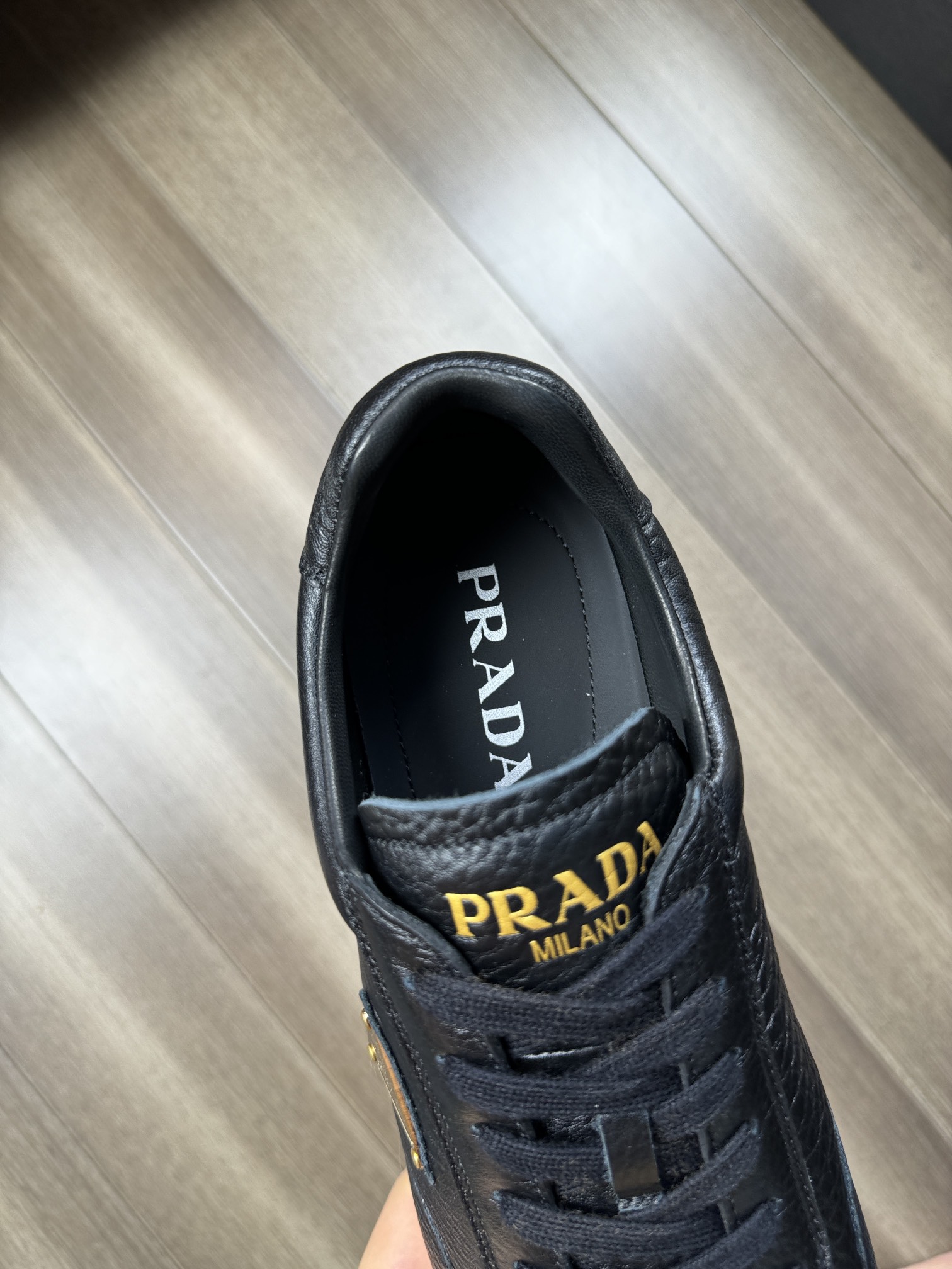 【 PRADA】Prada P370-Calidad de gama alta Original única- Parte superior: Piel de becerro de lucha, ci