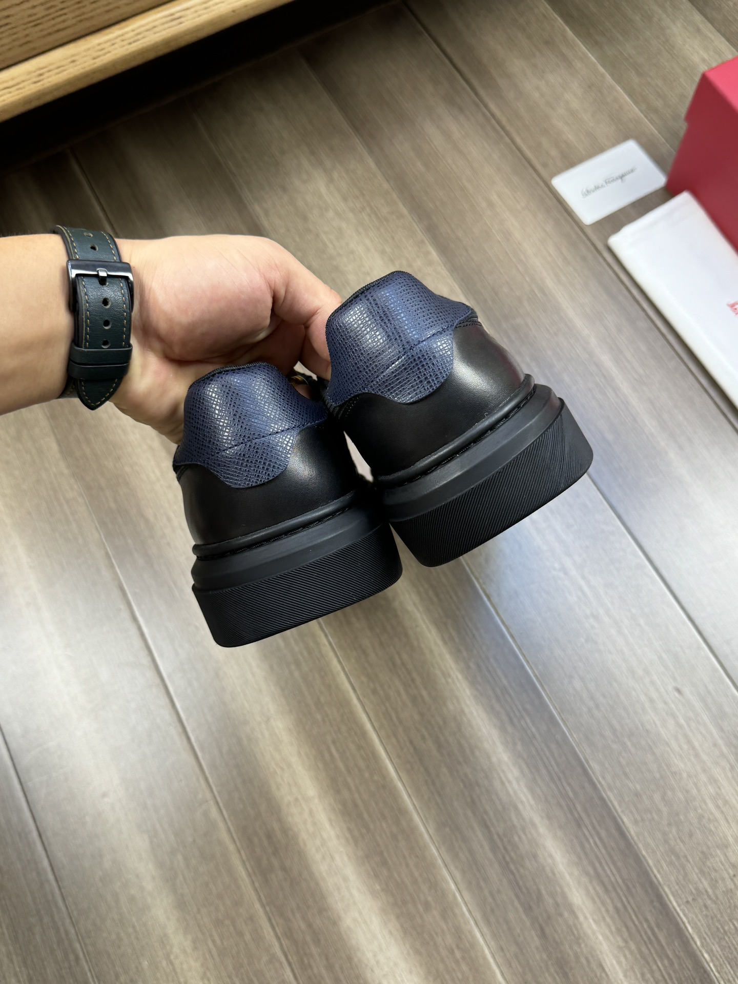 [Ferragamo] Ferragamo P180 - Calidad de gama alta Original único - Parte superior: piel de becerro d