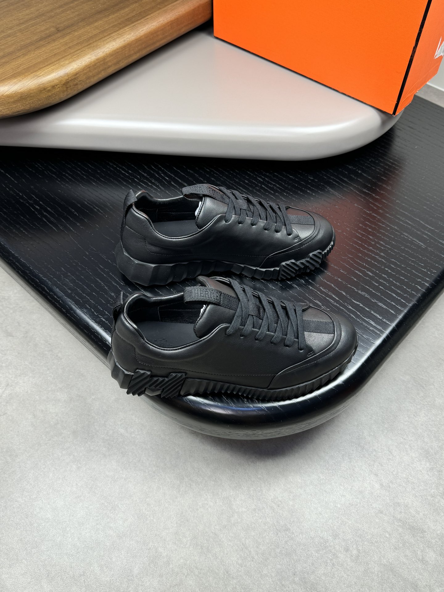 NO:270452,【HERMES】HERMES - High-end quality Original single - Upper Napa calfskin, tongue, heel. Brand logo webbing - Inner water dyed cowhide - Outsole ultra-light TPU foaming·Rubber two-color molded outsole - Ultra-high quality control·fine workmanship highlighted (high-end, noble, grade) -Size 39-44 (38,45, custom made)·,,hermes,hermes,cowhide19860909【 HERMES】爱马仕  -高端品质 原单 -鞋面纳帕小牛皮、鞋舌.后跟.品牌logo织带 -内里水染牛皮 -大底超轻TPU发泡·橡胶双色成型大底 -超高品控·做工精细凸显(高端·贵气·档次) -Size 39-44（38,45,可订做)·,,hermes,hermes,cowhide,Men's shoes