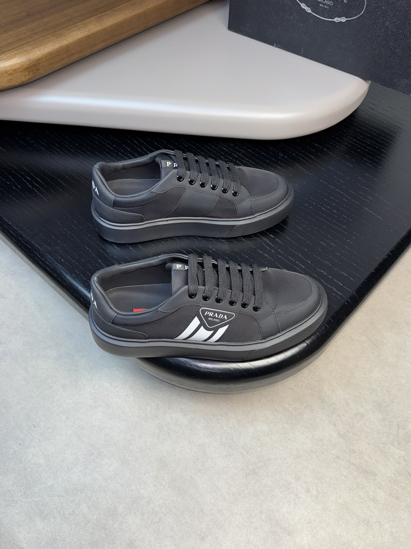 NO:744815,[PRADA] Prada - high-end quality original order - original nappa calfskin, high mercerized canvas fabric, high-frequency brand LOGO on shoes - water-dyed cowhide inside - outsole original TPU rubber foam; molded outsole - ultra-high quality control·fine workmanship highlighted (high-end·luxury·grade) -Size 39-44 (38,45, can be customized)·PR0112,, prada, prada, cowhide19860909【PRADA】普拉达 -高端品质 原单 -原版纳帕小牛皮、高丝光帆布布匹、鞋身高周波品牌LOGO -内里水染牛皮 -大底原版TPU橡胶发泡；成型大底 -超高品控·做工精细凸显(高端·贵气·档次) -Size 39-44（38,45,可订做)·PR0112,,prada,prada,cowhide,Men's shoes