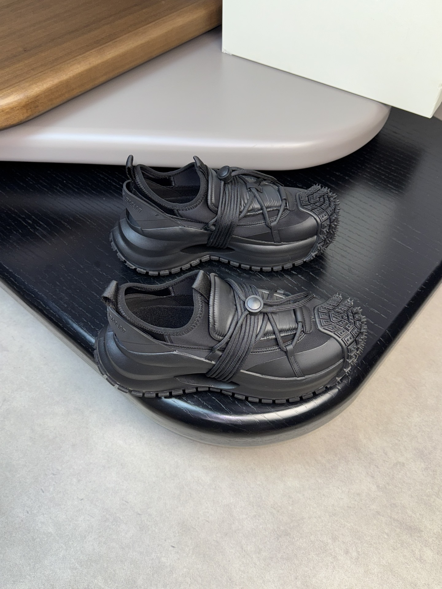 NO:270450,【Emporio Armani】Amporio Armani - High-end quality Original single - Upper brand elastic canvas cloth. Thermal transfer process, brand plastic modules, webbing - Inner brand canvas - Outsole original ultra-light TPU foaming·rubber; Combined molding two-color outsole - Ultra-high quality control·fine workmanship highlights (high-end, noble, grade) -Size 39-44 (38,45, custom made)·AM03103,,armani,armani19860909【Emporio Armani】安普里奥·阿玛尼  -高端品质 原单 -鞋面品牌弹力帆布布匹.热转印工艺、品牌塑胶模块、织带 -内里品牌帆布 -大底原版超轻TPU发泡·橡胶；组合成型双色大底 -超高品控·做工精细凸显( 高端·贵气·档次 ) -Size 39-44（38,45,可订做)·AM03103,,armani,armani,Men's shoes