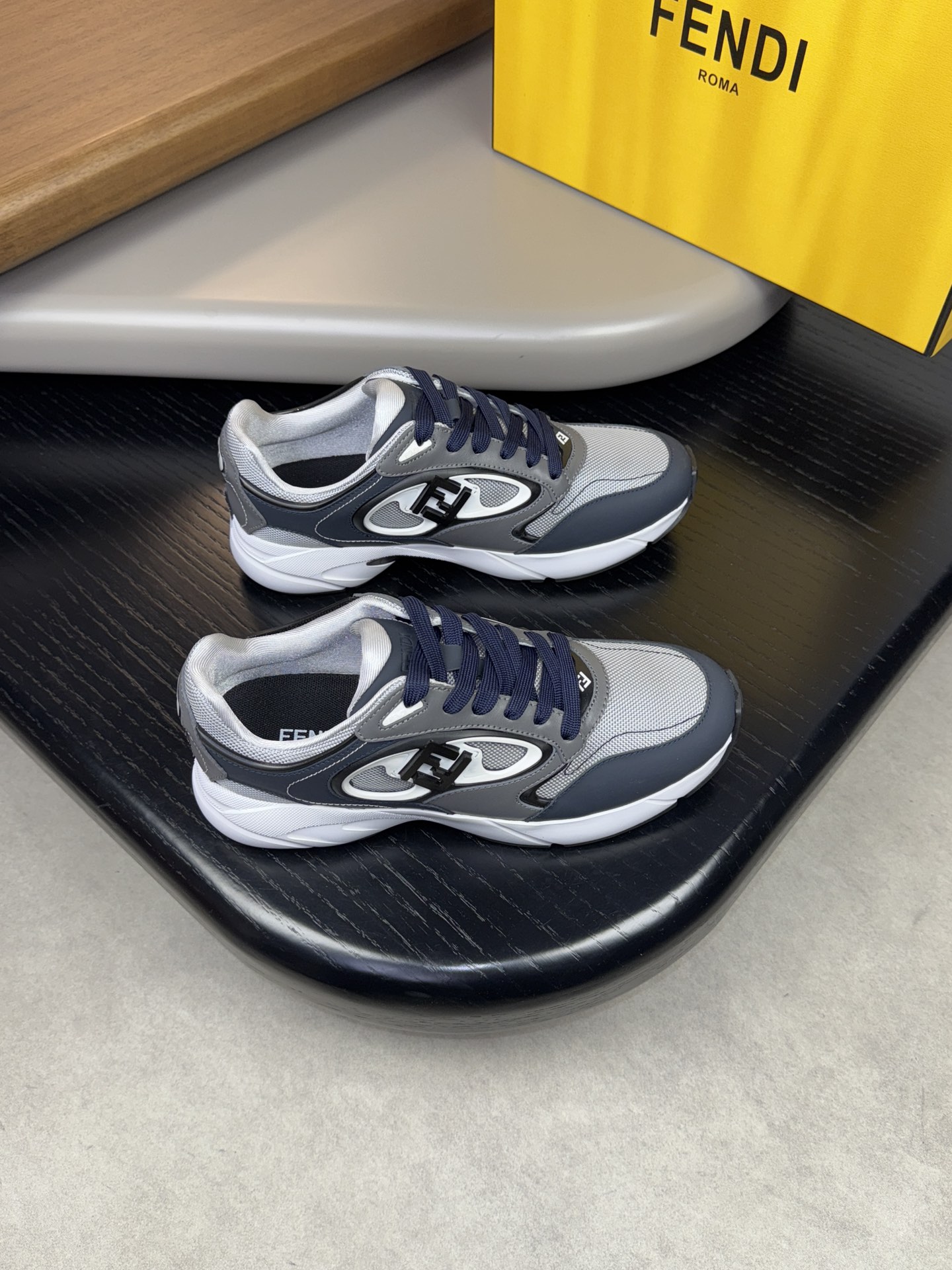 [VALENCIÓN] Valentino P380-Calidad de gama alta Original solo zapatillas de deporte casuales - Parte