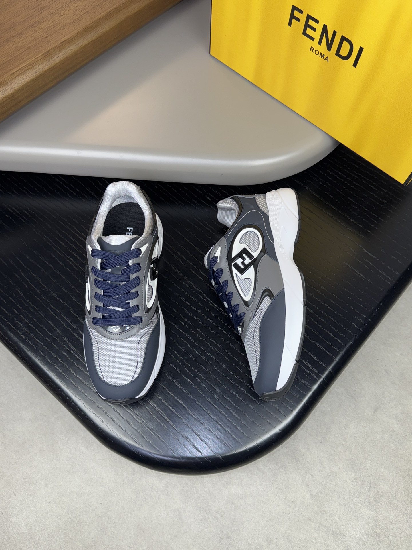 [VALENCIÓN] Valentino P380-Calidad de gama alta Original solo zapatillas de deporte casuales - Parte