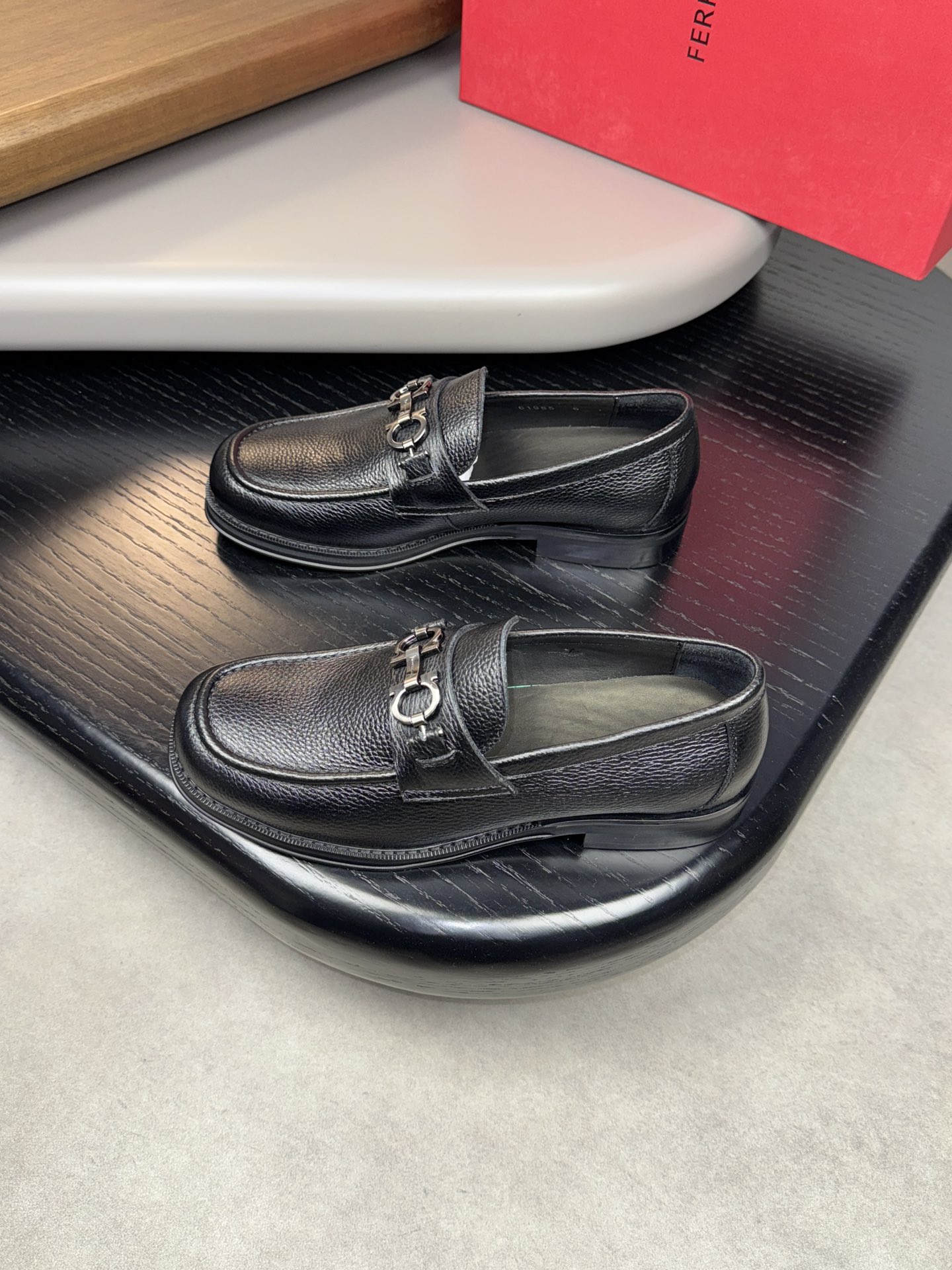 Ferragamo shoe — photo 3