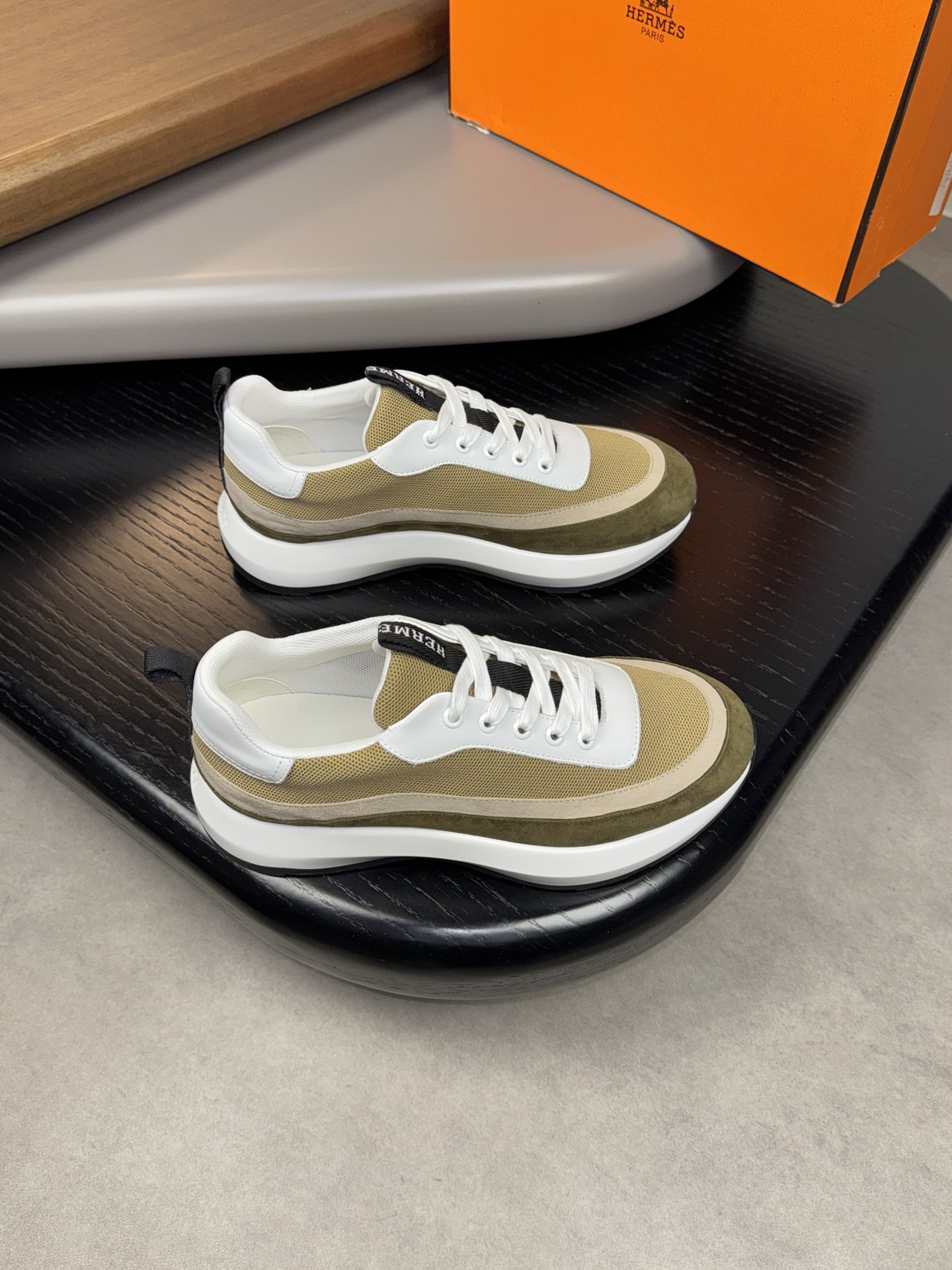 NO:271428,【HERMES】HERMES - High-end quality Original single casual sneakers - Upper reverse velvet sheepskin, brand high mercerized canvas, shoe body. Heel sewing brand logo webbing - Inner brand canvas, foot pads; water dyed cowhide - Outsole ultra-light TPR foaming· Rubber two-color molded outsole - Ultra-high quality control· Fine workmanship highlighting (high-end·noble·grade) -Size 39-44 (38,45,46, custom made)·H0183,,hermes,hermes,sneakers,cowhide,sheepskin19860909【 HERMES】爱马仕  -高端品质 原单休闲运动鞋 -鞋面反绒羊皮、品牌高丝光帆布、鞋身.后跟车缝品牌logo织带 -内里品牌帆布,垫脚；水染牛皮 -大底超轻TPR发泡·橡胶双色成型大底 -超高品控·做工精细凸显(高端·贵气·档次) -Size 39-44（38,45,46,可订做)·H0183,,hermes,hermes,sneakers,cowhide,sheepskin,Men's shoes