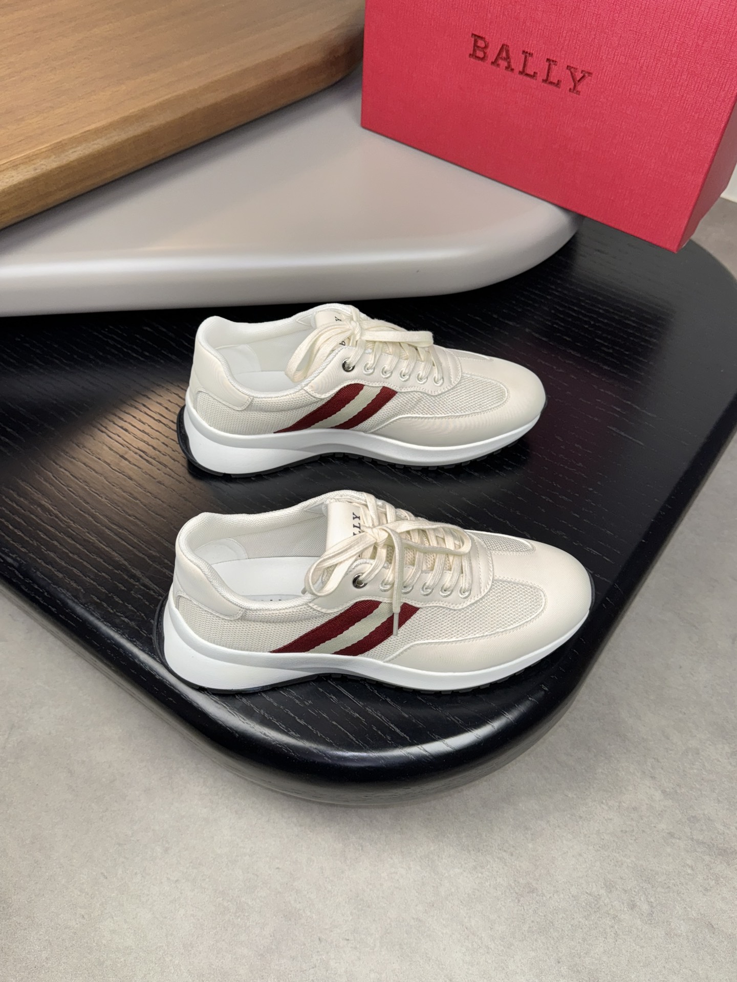 NO:270456,【BALLY】Barley - High-end quality Original single casual sneakers - Upper brand high mercerized canvas, brand net canvas, shoe body brand webbing, shoe tongue silk screen brand logo - Neil brand canvas, foot pads; water dyed cowhide - Ultra-light TPU foam·rubber; Two-color molded outsole - Ultra-high quality control·fine workmanship highlights (high-end·noble·grade) -Size 39-44 (38,45, custom made)·BL0193,,bally,sneakers,cowhide19860909【BALLY】巴利 -高端品质 原单休闲运动鞋 -鞋面品牌高丝光帆布、品牌网帆布、鞋身品牌织带、鞋舌丝印品牌logo -内里品牌帆布,垫脚；水染牛皮 -大底超轻 TPU发泡·橡胶；双色成型大底 -超高品控·做工精细凸显(高端·贵气·档次) -Size 39-44（38,45,可订做)·BL0193,,bally,sneakers,cowhide,Men's shoes