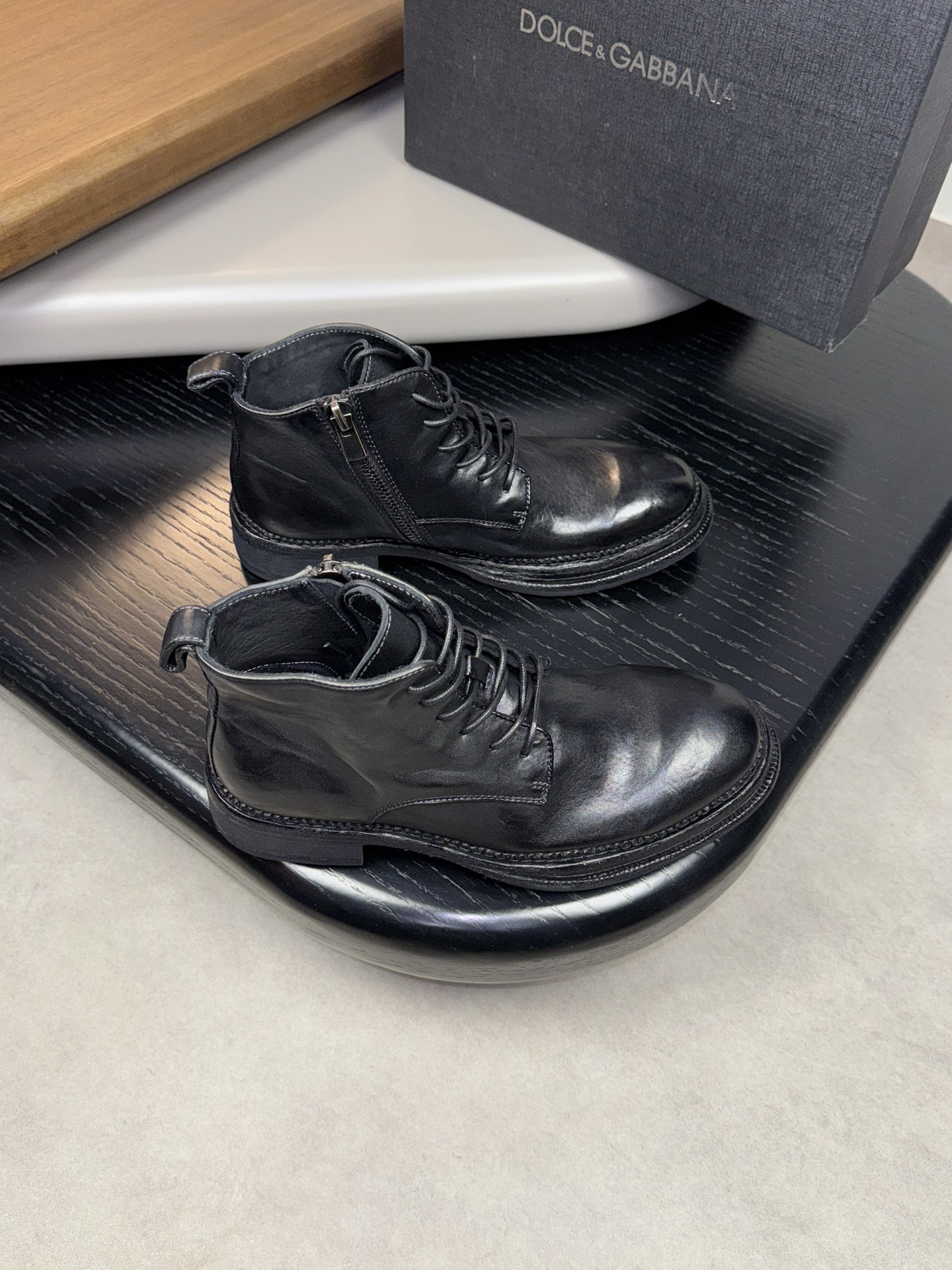 NO:270791,【DOLCE & GABBANA】Dougabana - High-end quality Original single formal leather shoes - Imported upper heavy-industry washing horse leather, shoe piping process, brand metal zipper - Inner water dyed cowhide - Outsole original super leather·rubber; Combined molding outsole - Ultra-high quality control·fine workmanship highlighted (high-end, noble, grade) -Size 39-44 (38,45, custom made)·D8866,,Dolce&Gabbana,Dolce&Gabbana,cowhide19860909【DOLCE & GABBANA】杜嘉班纳 -高端品质 原单正装皮鞋 -鞋面进口重工水洗马皮、鞋口滚边工艺、品牌金属拉链 -内里水染牛皮 -大底原版超真皮·橡胶; 组合成型大底 -超高品控·做工精细凸显(高端·贵气·档次) -Size 39-44（38,45,可订做)·D8866,,Dolce&Gabbana,Dolce&Gabbana,cowhide,Men's shoes
