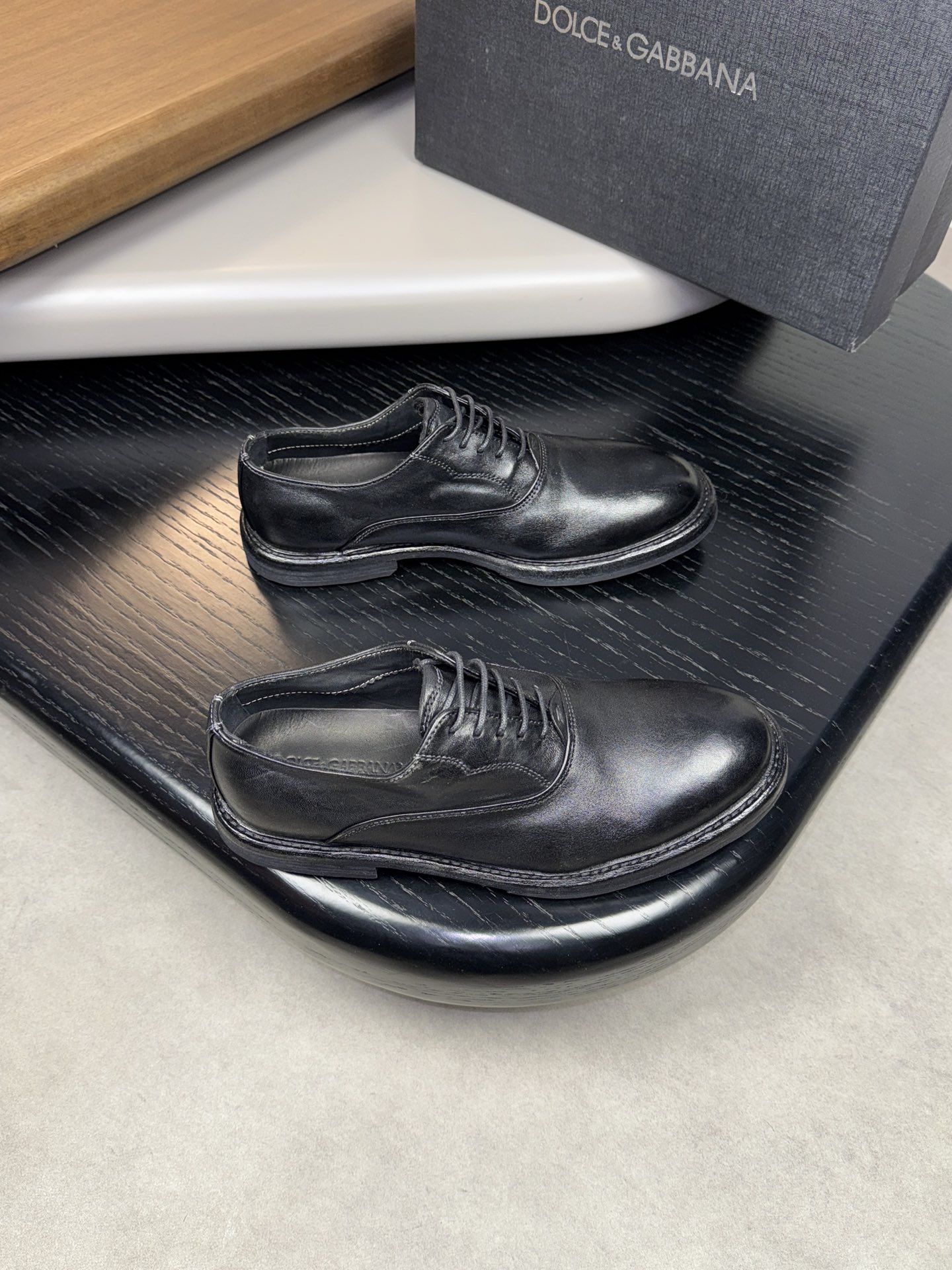 NO:270794,【DOLCE & GABBANA】Dougabana - High-end quality Original single leather shoes - Imported upper heavy-industry washing horse leather, shoe mouth piping process - Inner water dyed cowhide - Outsole original super leather·rubber; Combined molding outsole - Ultra-high quality control·fine workmanship highlighted (high-end, noble, grade) -Size 39-44 (38,45, custom made)·D8866,,Dolce&Gabbana,Dolce&Gabbana,cowhide19860909【DOLCE & GABBANA】杜嘉班纳 -高端品质 原单正装皮鞋 -鞋面进口重工水洗马皮、鞋口滚边工艺 -内里水染牛皮 -大底原版超真皮·橡胶; 组合成型大底 -超高品控·做工精细凸显(高端·贵气·档次) -Size 39-44（38,45,可订做)·D8866,,Dolce&Gabbana,Dolce&Gabbana,cowhide,Men's shoes