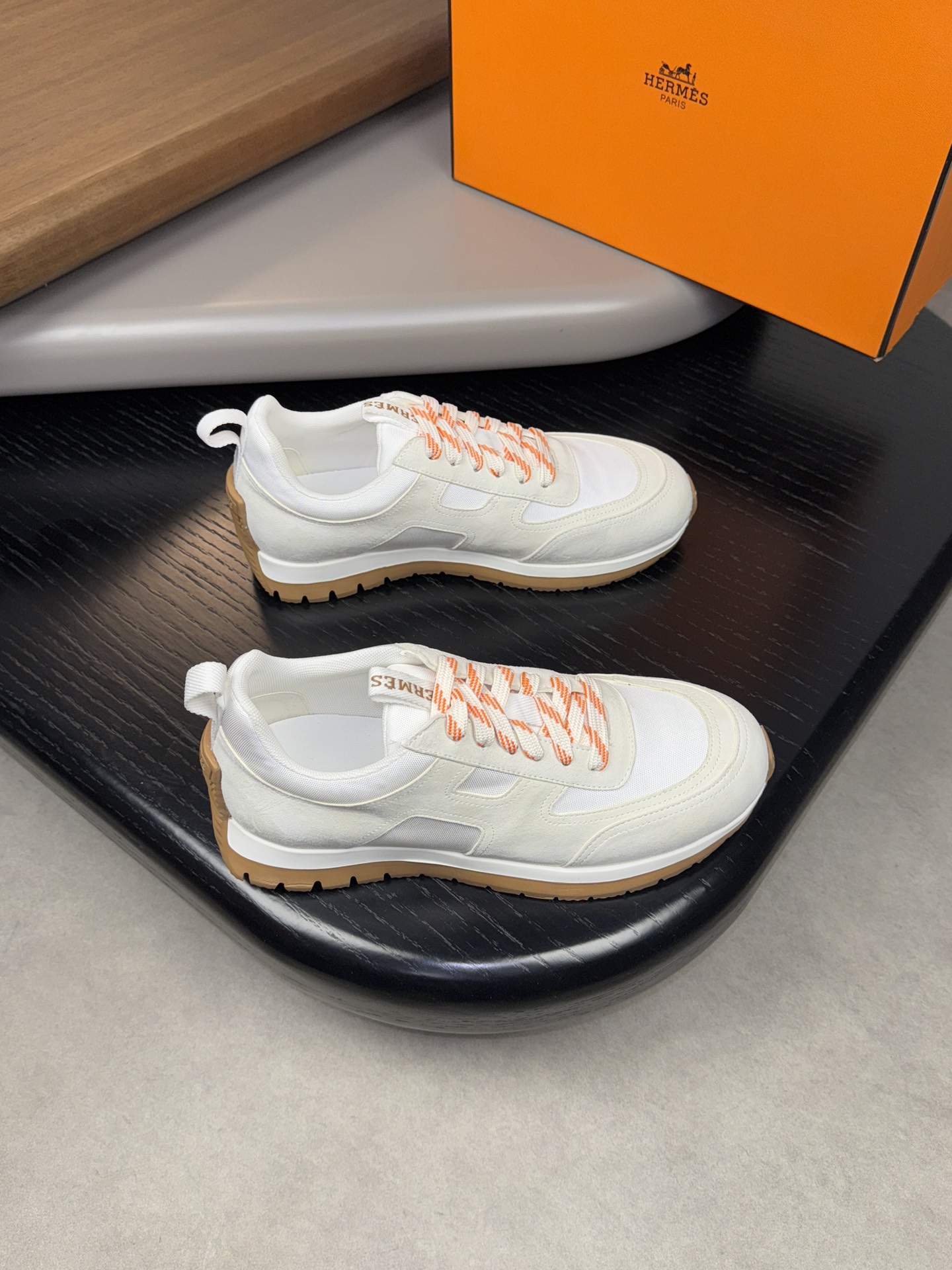 NO:270797,【HERMES】HERMES - High-end quality Original single casual sneakers - Upper reverse velvet calfskin, brand high mercerized canvas, tongue, heel. Brand webbing - Inner brand canvas, foot pads; Water dye cowhide - Outsole ultralight TPU foamed two-color molded sole - Ultra-high quality control·fine workmanship highlights (high-end, noble, grade) -Size 39-44 (38,45, custom made)·H0183,,hermes, hermes, sneakers, cowhide19860909【 HERMES】爱马仕 -高端品质 原单休闲运动鞋 -鞋面反绒小牛皮、品牌高丝光帆布、鞋舌.后跟.品牌织带 -内里品牌帆布,垫脚；水染牛皮 -大底超轻TPU发泡双色成型大底 -超高品控·做工精细凸显(高端·贵气·档次) -Size 39-44（38,45,可订做)·H0183,,hermes,hermes,sneakers,cowhide,Men's shoes