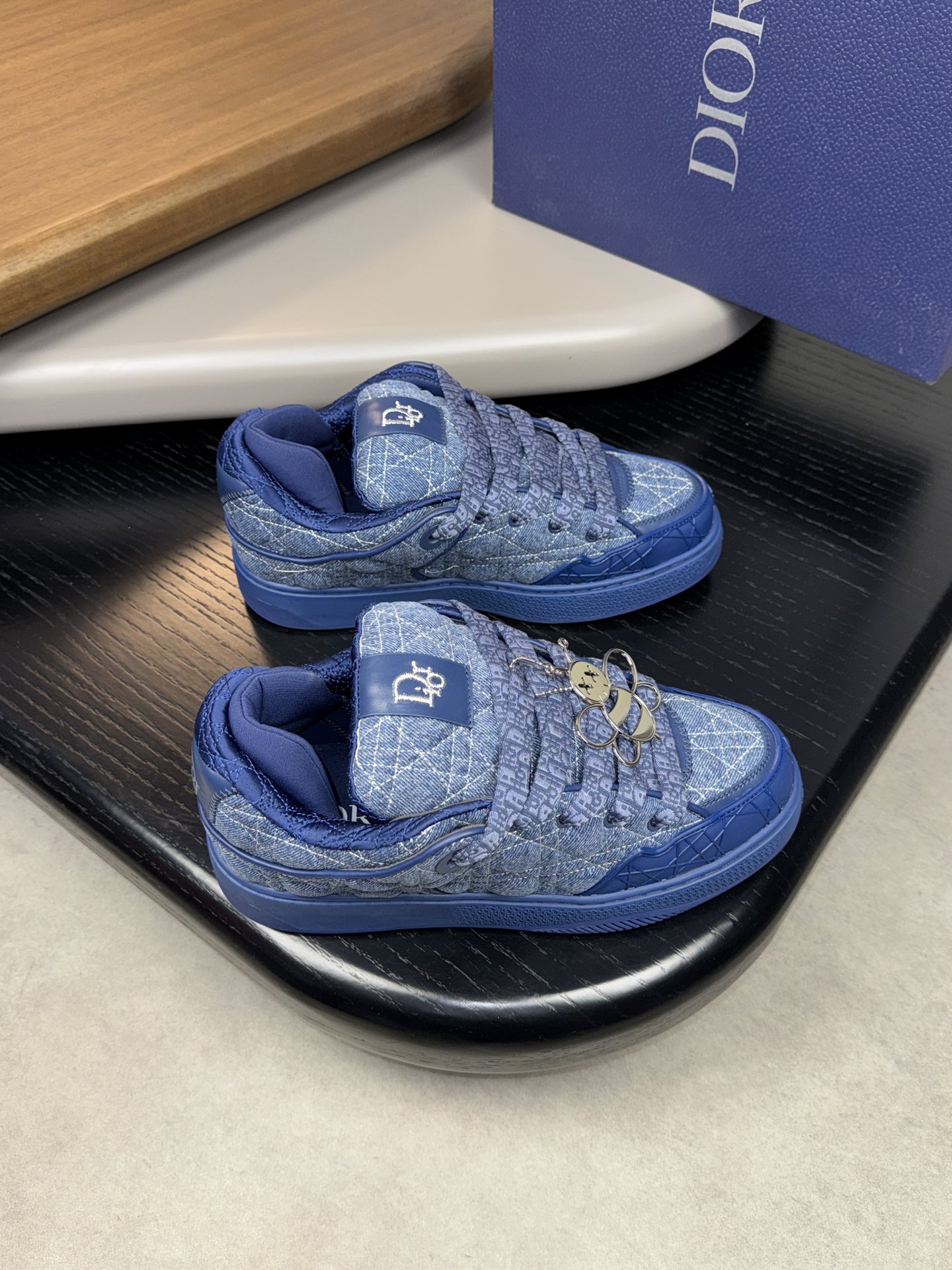 NO:270800,【Dior】Dior - High-end quality Original single casual sports shoes - Upper brand plastic module, brand canvas cloth. Embroidered brand totem tongue. Heel; Brand logo, - Neil brand canvas - Original ultra-light TPU foamed·rubber; Formed outsole - Ultra-high quality control·fine workmanship highlighted (high-end·noble·grade) -Size 39-44 (38, 45, custom made)·DR0145,,dior,dior,sneakers19860909【 Dior】迪奥  -高端品质 原单休闲运动鞋 -鞋面品牌塑胶模块、品牌帆布布匹.刺绣品牌图腾鞋舌.后跟；品牌Logo、 -内里品牌帆布 -原版超轻TPU发泡·橡胶；成型大底 -超高品控·做工精细凸显(高端·贵气·档次) -Size 39-44（38、45、可订做)·DR0145,,dior,dior,sneakers,Men's shoes