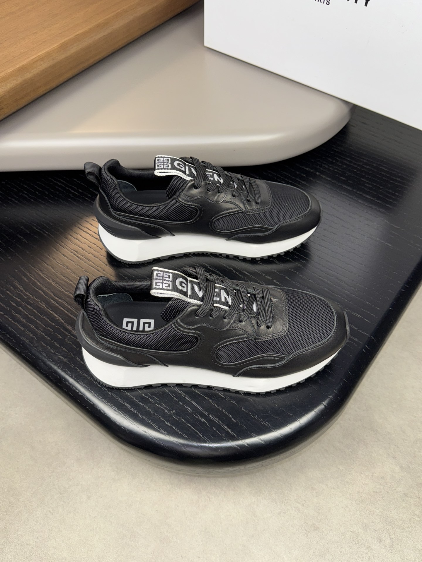 NO:271517,【GIVENCHY】Givenchy - High-end quality Original single casual sneakers - Upper; Napa calfskin, brand high mercerized canvas, shoe tongue brand logo webbing - Inner brand canvas, foot pads; Water dyed cowhide - Outsole ultralight wear-resistant velvet. Rubber; Combined molding outsole - Ultra-high quality control·fine workmanship highlighting (high-end, noble, grade) -Size 38-44 (45, custom made)·G03726,, givennchy, given, sneakers, cowhide19860909【GIVENCHY】纪梵希 -高端品质 原单休闲运动鞋 -鞋面；纳帕小牛皮、品牌高丝光帆布、鞋舌品牌logo织带 -内里品牌帆布,垫脚；水染牛皮 -大底超轻耐磨绒.橡胶；组合成型大底 -超高品控·做工精细凸显(高端·贵气·档次) -Size 38-44（45,可订做)·G03726,,givenchy,givenchy,sneakers,cowhide,Men's shoes