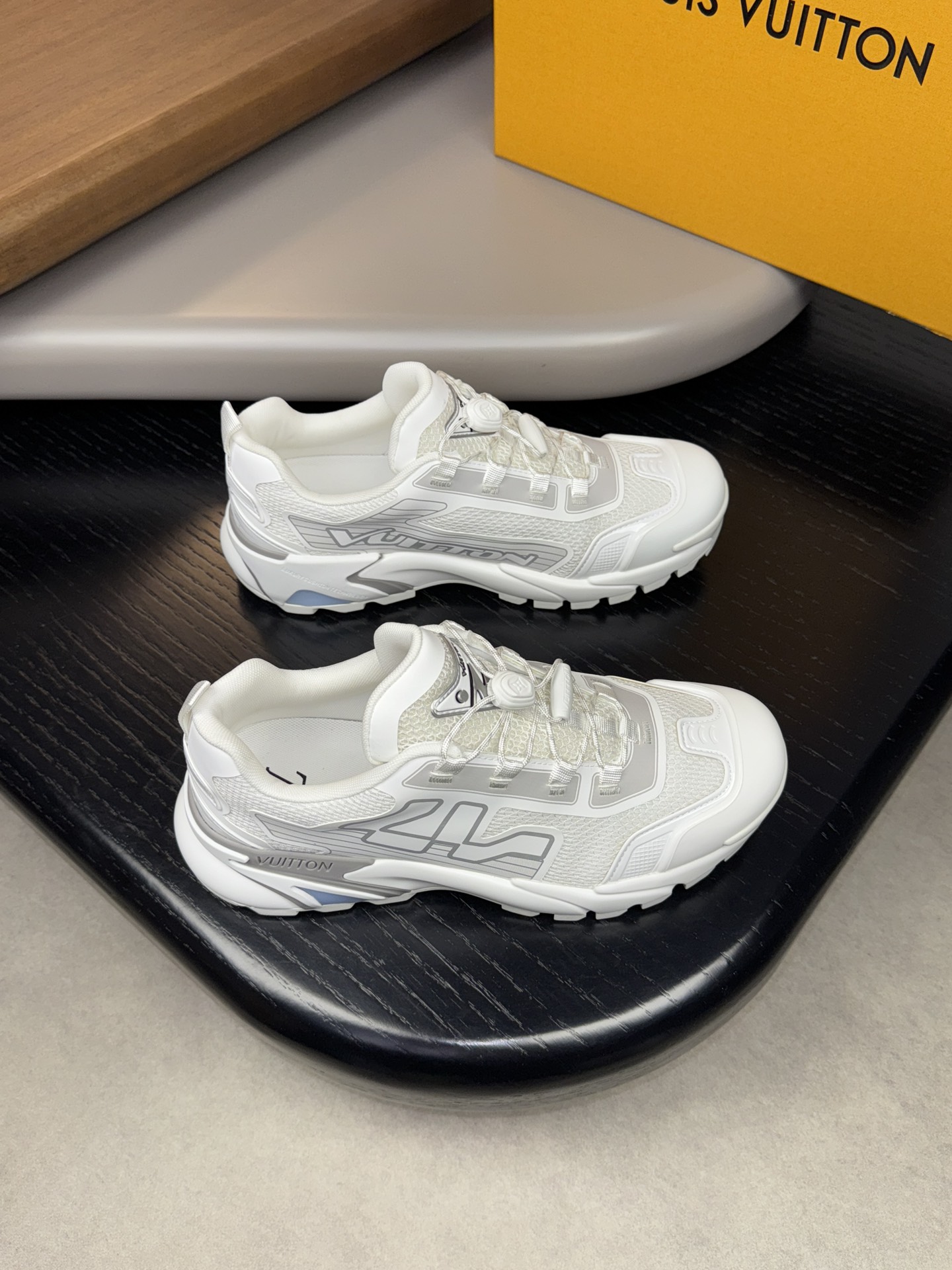 NO:271514,【 Louis Vuitton】 Louis Vuitton - High-end quality original single casual sneakers - Upper brand flying weaving cloth, hot brand totem, plastic module - Inner high toughness brand network canvas - Outsole ultra-light TPU·rubber; Two-color molded outsole - Ultra-high quality control·fine workmanship highlighted (high-end, noble, grade) -Size 39-44 (38, 45, 46, custom made)·0920,,louis vuitton,louis vuitton,sneakers19860909【 Louis Vuitton】路易威登 -高端品质 原单休闲运动鞋 -鞋面品牌飞织布匹、热切品牌图腾、塑胶模块 -内里高韧性品牌网帆布 -大底超轻TPU·橡胶；双色成型大底 -超高品控·做工精细凸显(高端·贵气·档次) -Size 39-44（38,45,46,可订做)·0920,,louis vuitton,louis vuitton,sneakers,Men's shoes