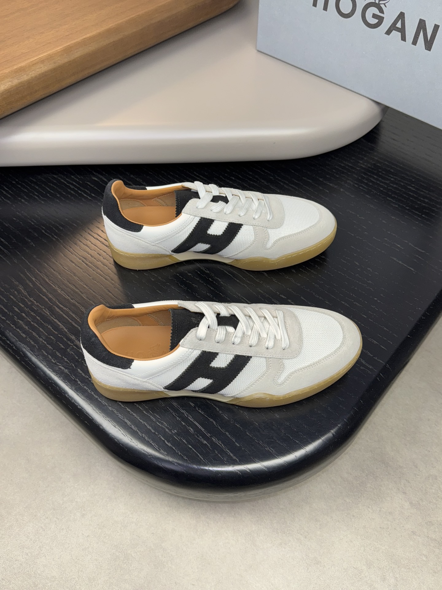 NO:271627,【HOGAN】Hogan - High-end quality Original single - Upper reverse fleece calfskin, brand canvas, shoe body sewing.H. Totem - Inner water dyed cowhide - Outsole ultra-light TPR·rubber; molded outsole - Ultra-high quality control, fine workmanship, highlighting (high-end, noble, grade) -Size 39-44 (38,45, custom made)·H0039,,hogan,cowhide19860909【HOGAN】霍根 -高端品质 原单 -鞋面反绒小牛皮、品牌帆布、鞋身车缝.H.图腾 -内里水染牛皮 -大底超轻TPR·橡胶；成型大底 -超高品控·做工精细,凸显(高端·贵气·档次) -Size 39-44（38,45,可订做)·H0039,,hogan,cowhide,Men's shoes