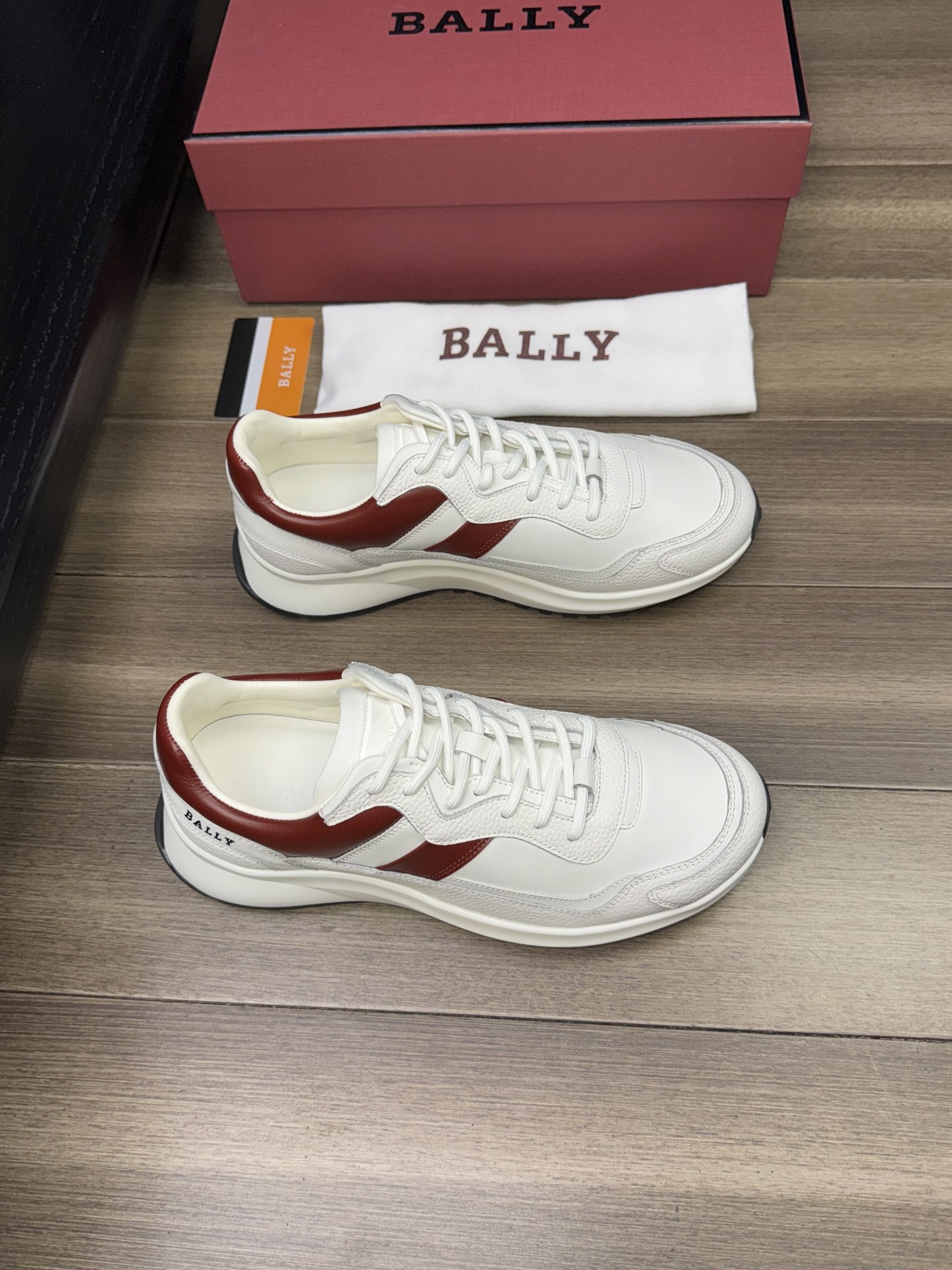 NO:271702,【BALLY】Barry - High-end quality Original single casual sneakers - Upper Napa calfskin, swaggered calfskin, shoe body silk-print brand logo - Inner water dyed cowhide - Outsole ultra-light TPU foaming·rubber; Two-color molded outsole - Ultra-high quality control·fine workmanship highlighted (high-end·noble·grade) -Size 38-44 (45, custom made)·BL03726,,bally,sneakers,cowhide19860909【BALLY】巴利  -高端品质 原单休闲运动鞋 -鞋面纳帕小牛皮、摔纹小牛皮、鞋身丝印品牌logo -内里水染牛皮 -大底超轻TPU发泡·橡胶；双色成型大底 -超高品控·做工精细凸显(高端·贵气·档次) -Size 38-44（45,可订做)·BL03726,,bally,sneakers,cowhide,Men's shoes
