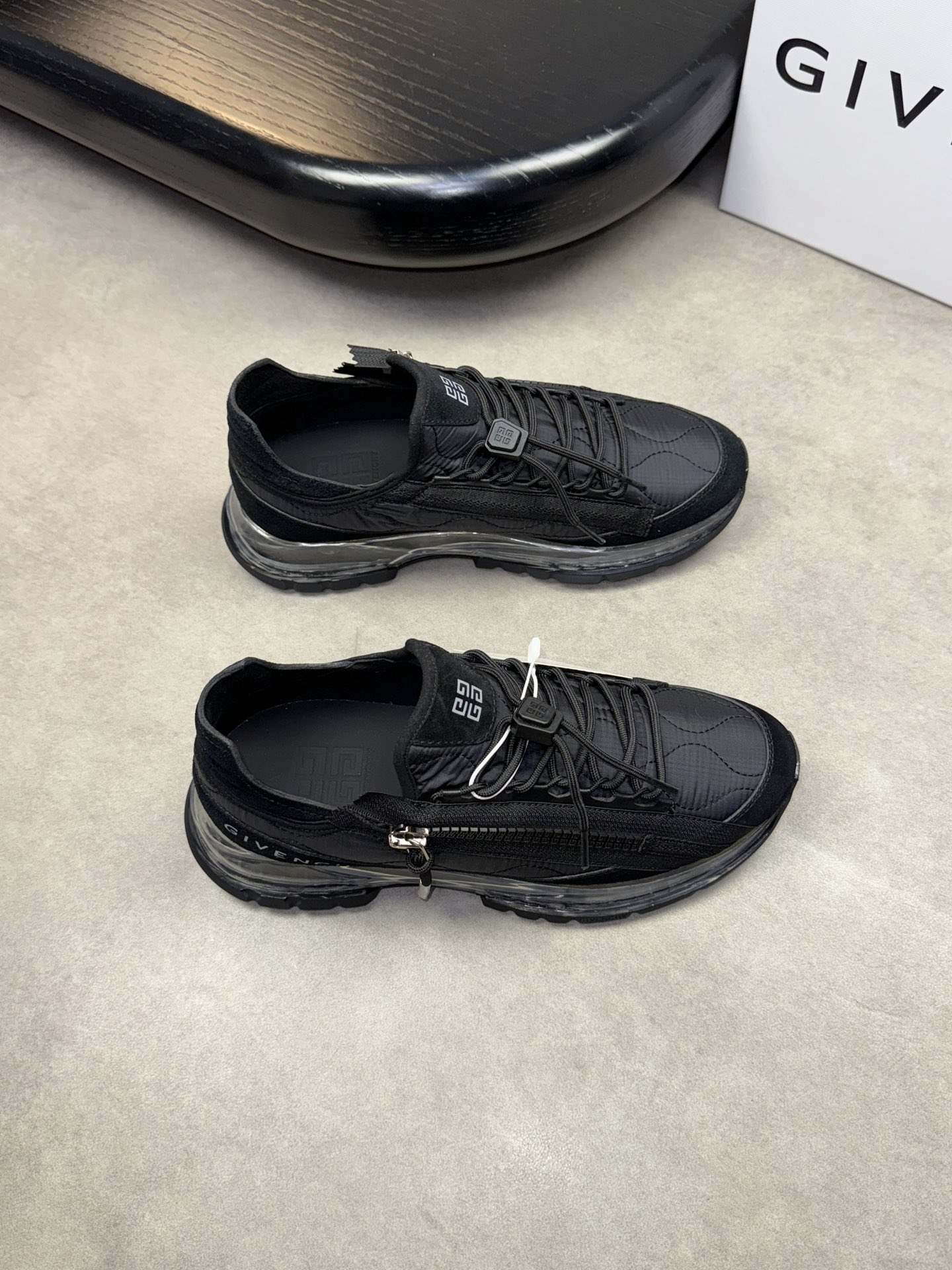 NO:271708,【GIVENCHY】Givenchy - High-end quality Original single casual sneakers - Upper; reverse velvet calfskin, brand waterproof canvas, shoe body brand zipper, tongue, heel silk screen brand logo - Inner water dye cowhide - Outsole ultra-light TPR airbag. Rubber; Combined molding vacuum shock-absorbing outsole - Ultra-high quality control·fine workmanship highlighting (high-end, noble, grade) -Size 39-44 (38,45, custom made)·GVC0137,, givennchy, given, sneakers, cowhide19860909【GIVENCHY】纪梵希 -高端品质 原单休闲运动鞋 -鞋面；反绒小牛皮、品牌防水帆布、鞋身品牌拉链、鞋舌、后跟丝印品牌logo -内里水染牛皮 -大底超轻TPR气囊.橡胶; 组合成型真空减震大底 -超高品控·做工精细凸显(高端·贵气·档次) -Size 39-44（38,45,可订做)·GVC0137,,givenchy,givenchy,sneakers,cowhide,Men's shoes